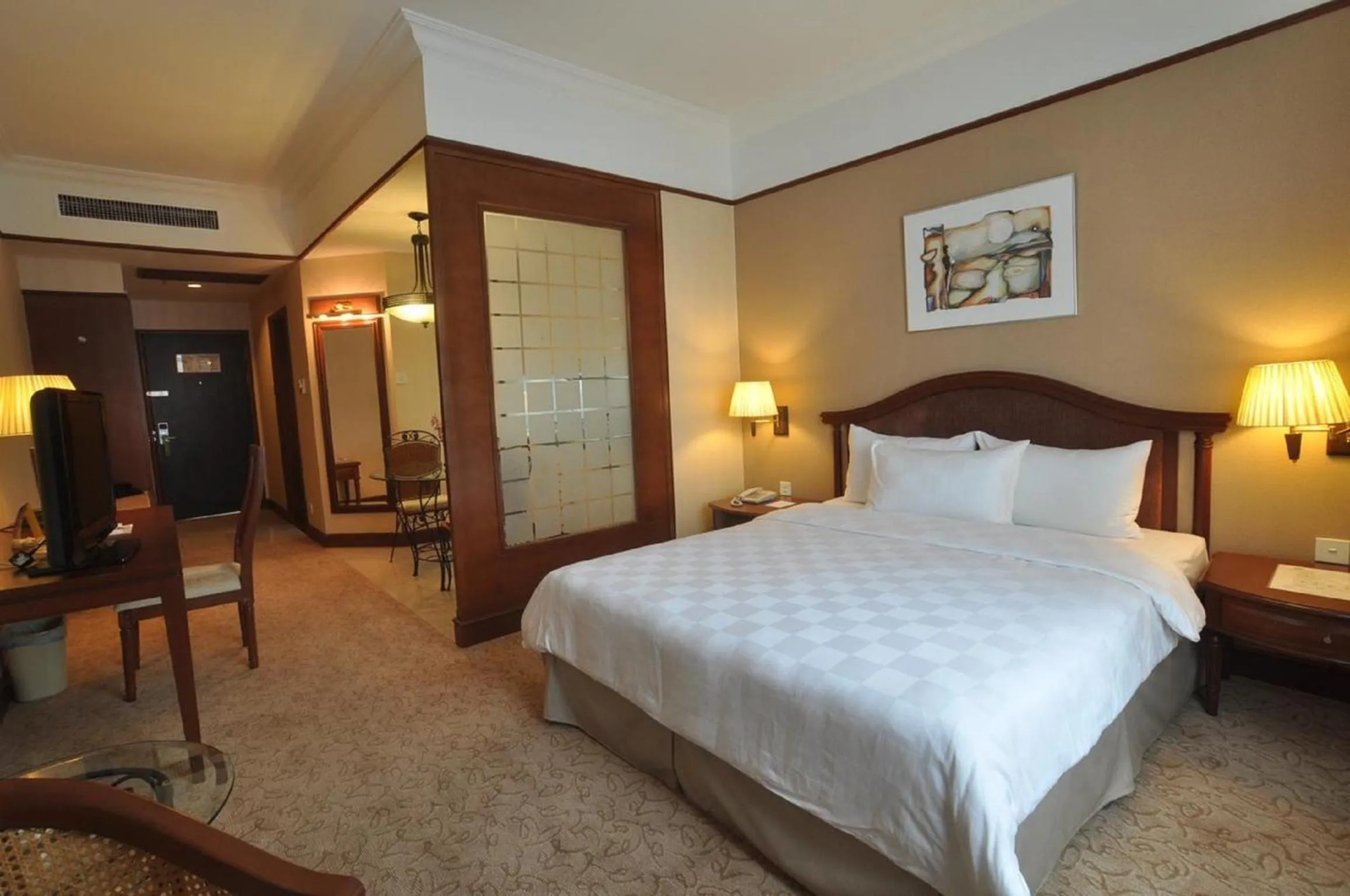 Queen Studio in GBW Hotel