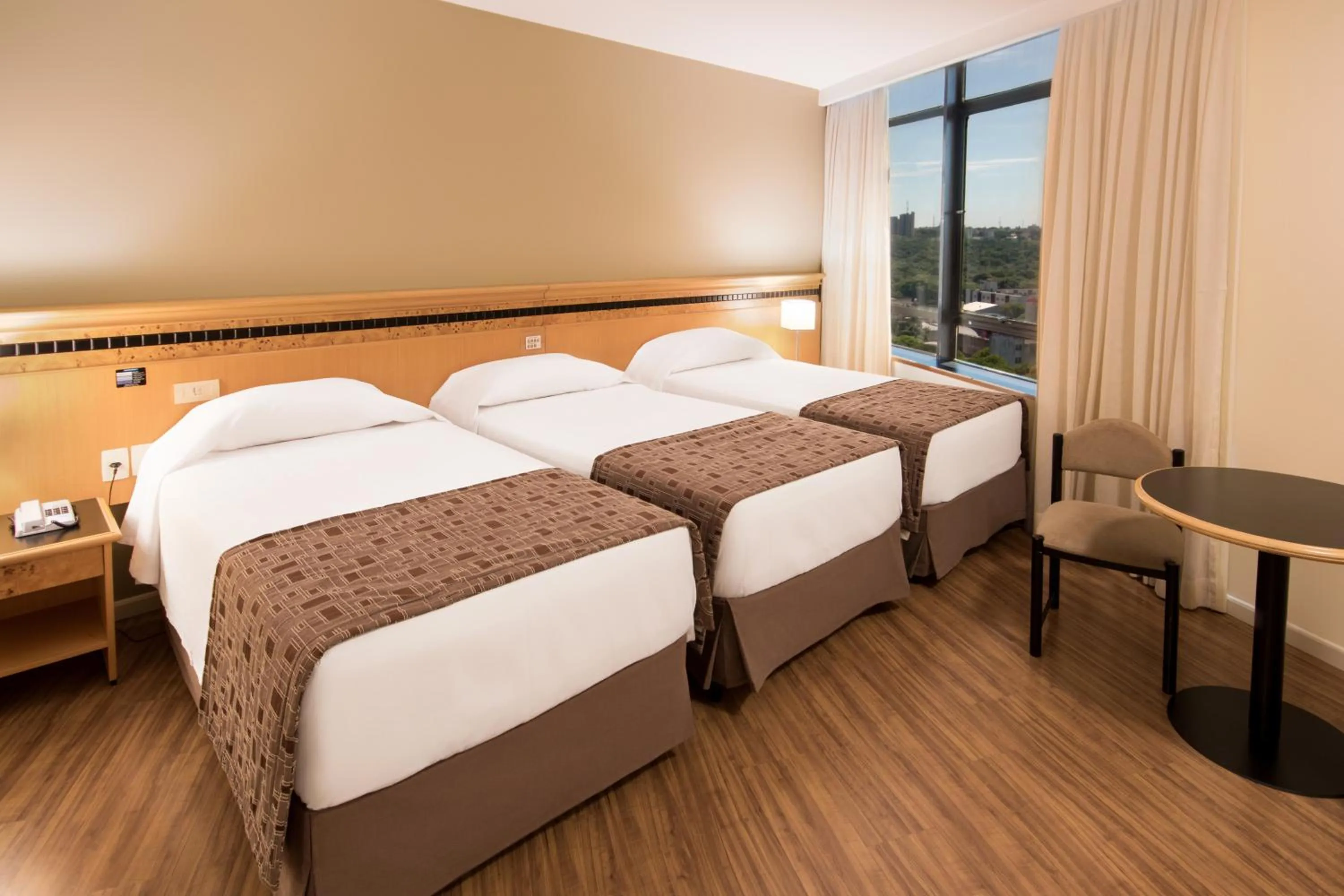 Standard Triple Room in Hotel Golden Park Internacional Foz & Convenções By Nacional Inn