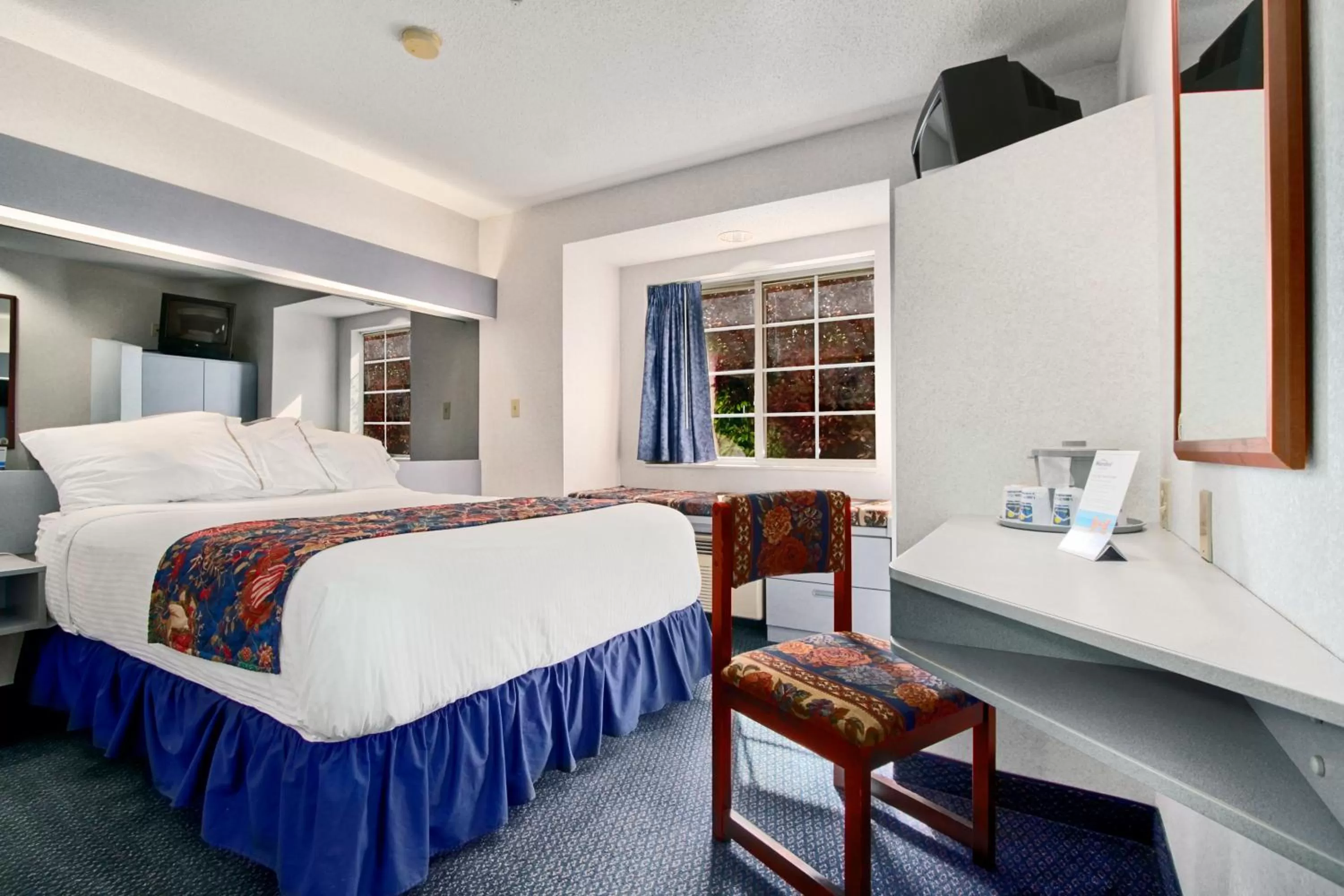 Queen Studio - Non-Smoking in Microtel Inn & Suites by Wyndham Hagerstown by I-81