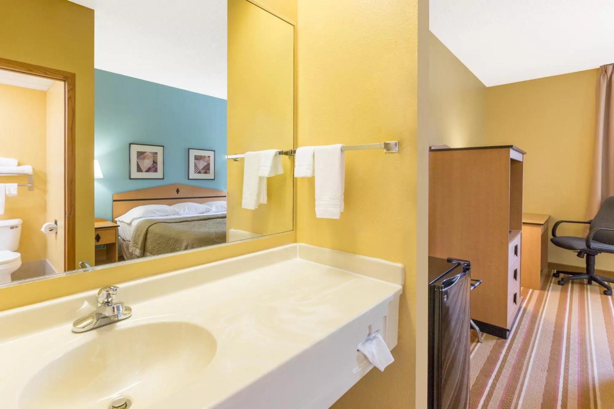 King Room - Non-Smoking in Super 8 by Wyndham Clarinda