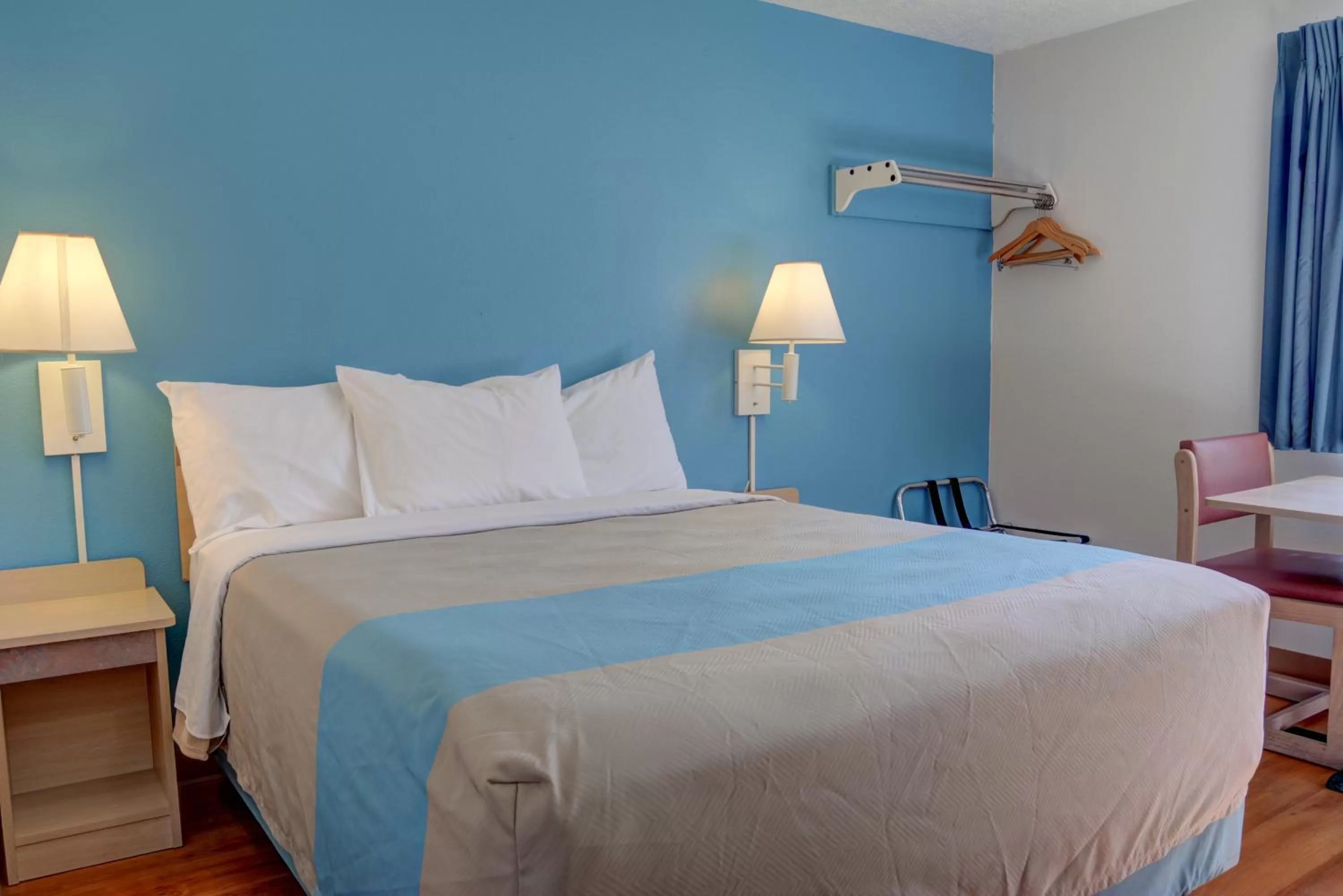 Queen Room - single occupancy - Smoking in Motel 6-The Dalles, OR