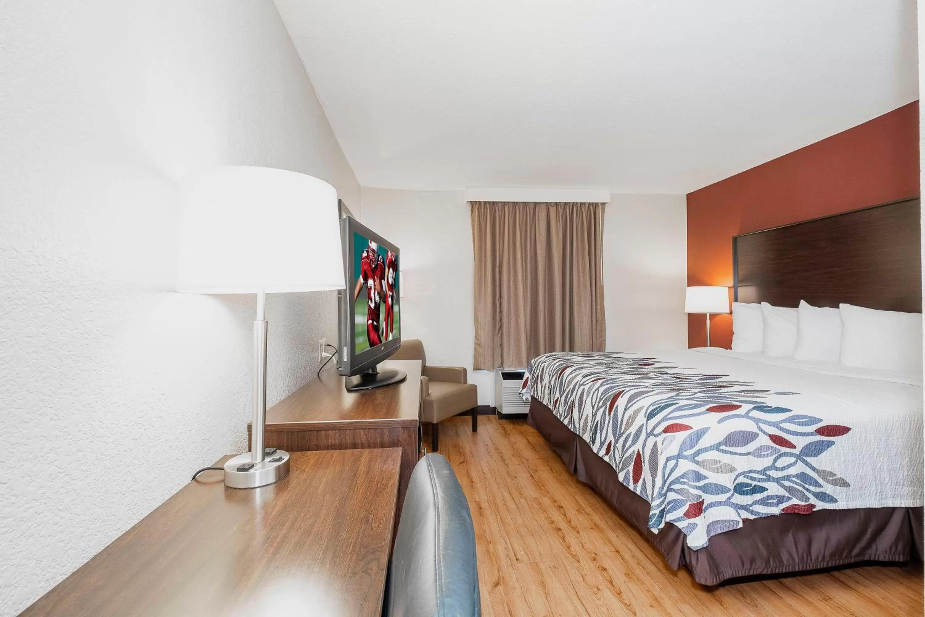  Superior King Room Smoking in Red Roof Inn Roanoke Rapids