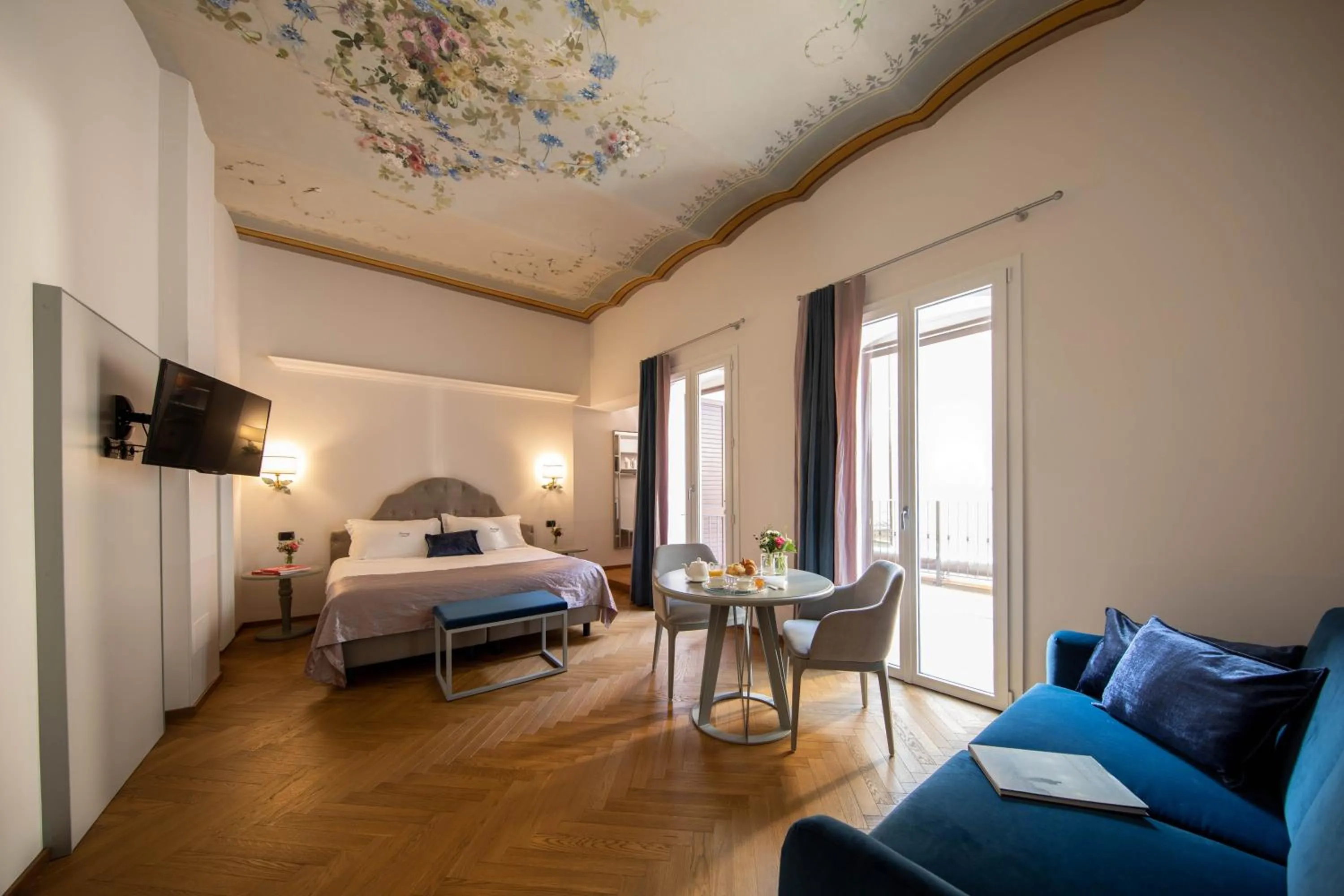 Junior Suite with Garden View in Hotel Touring