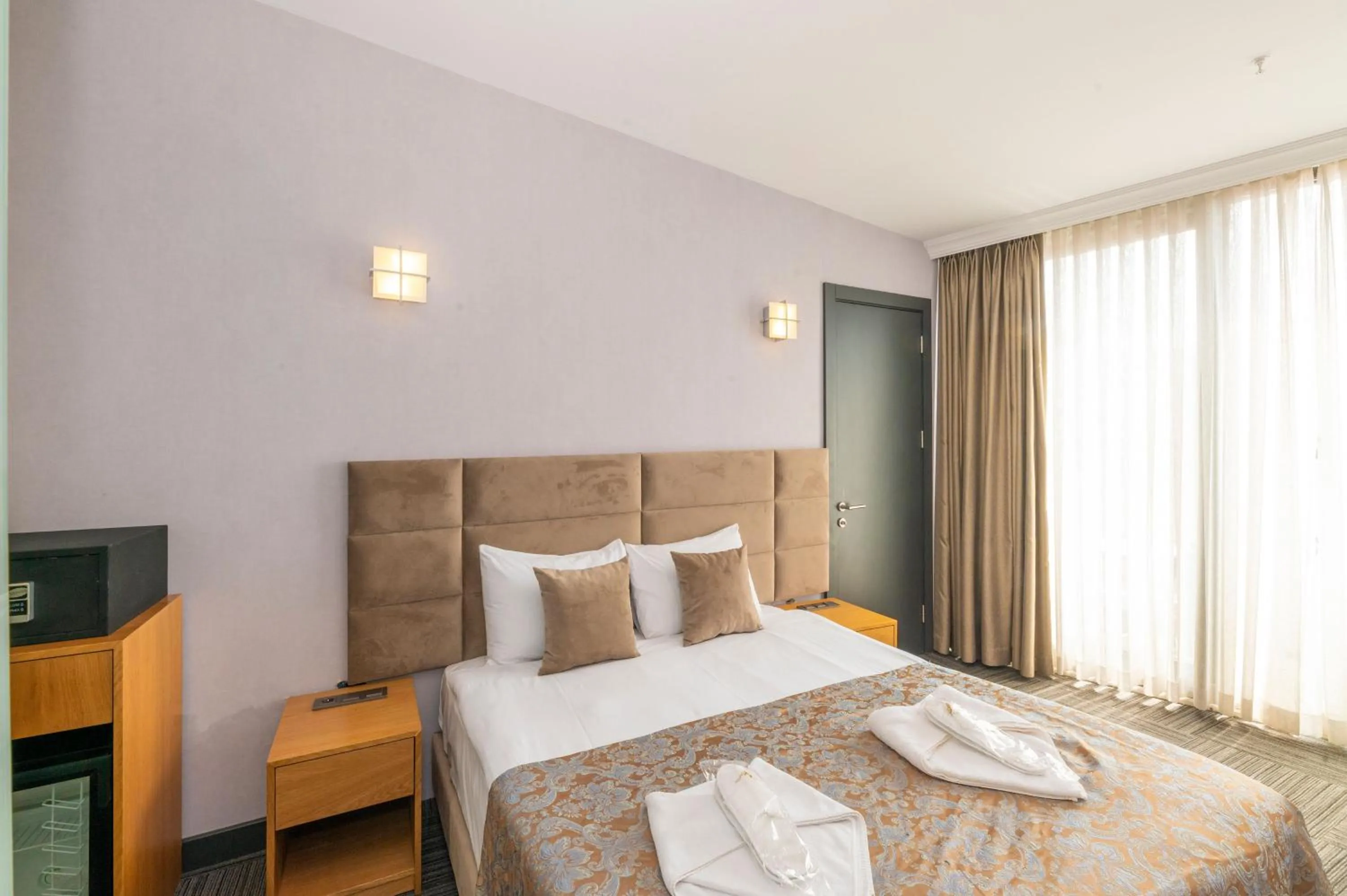 Deluxe Double Room with Balcony and Sea View in Taksim Hotel V Plus