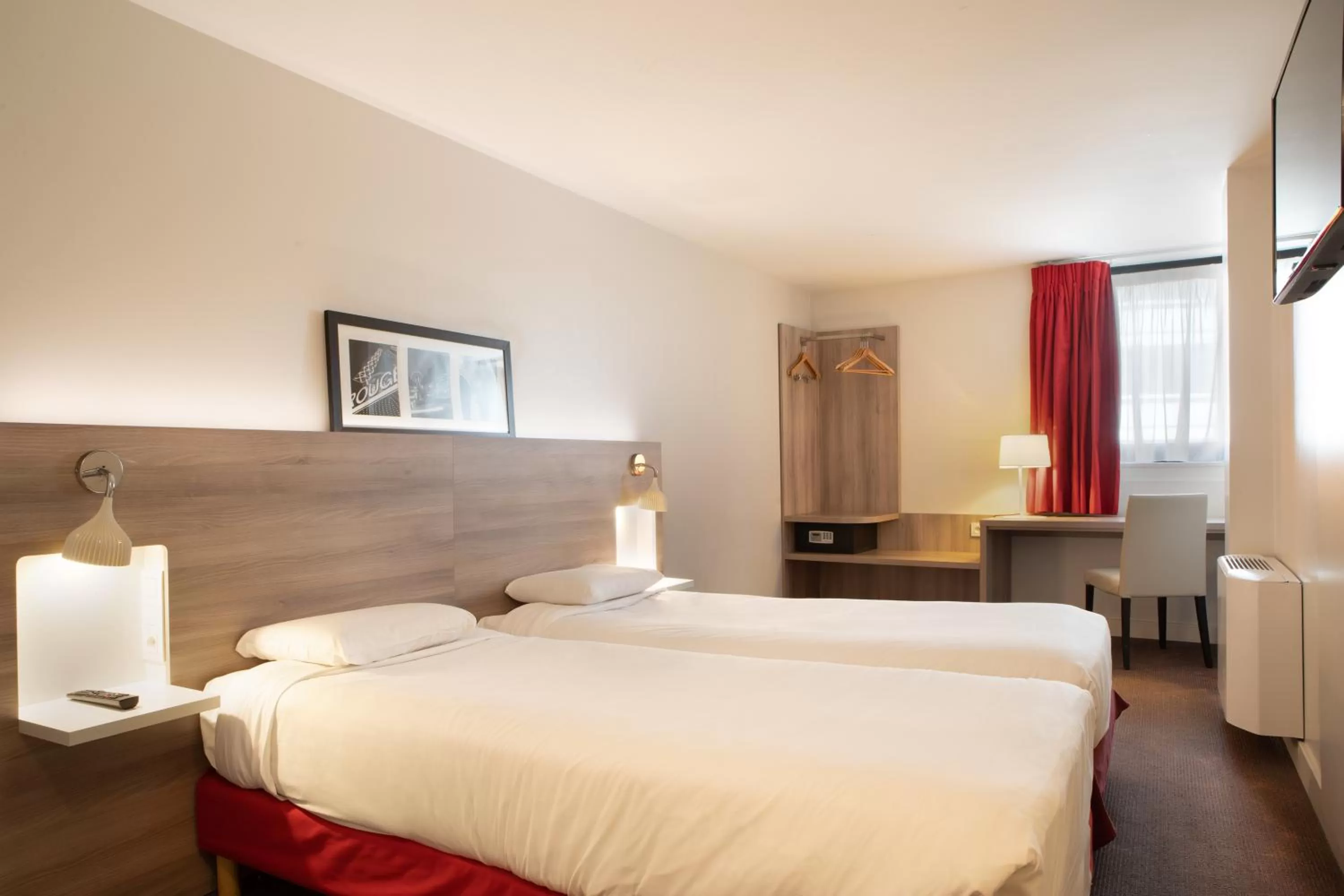 Superior Twin Room in Kyriad Paris Est - Bois de Vincennes