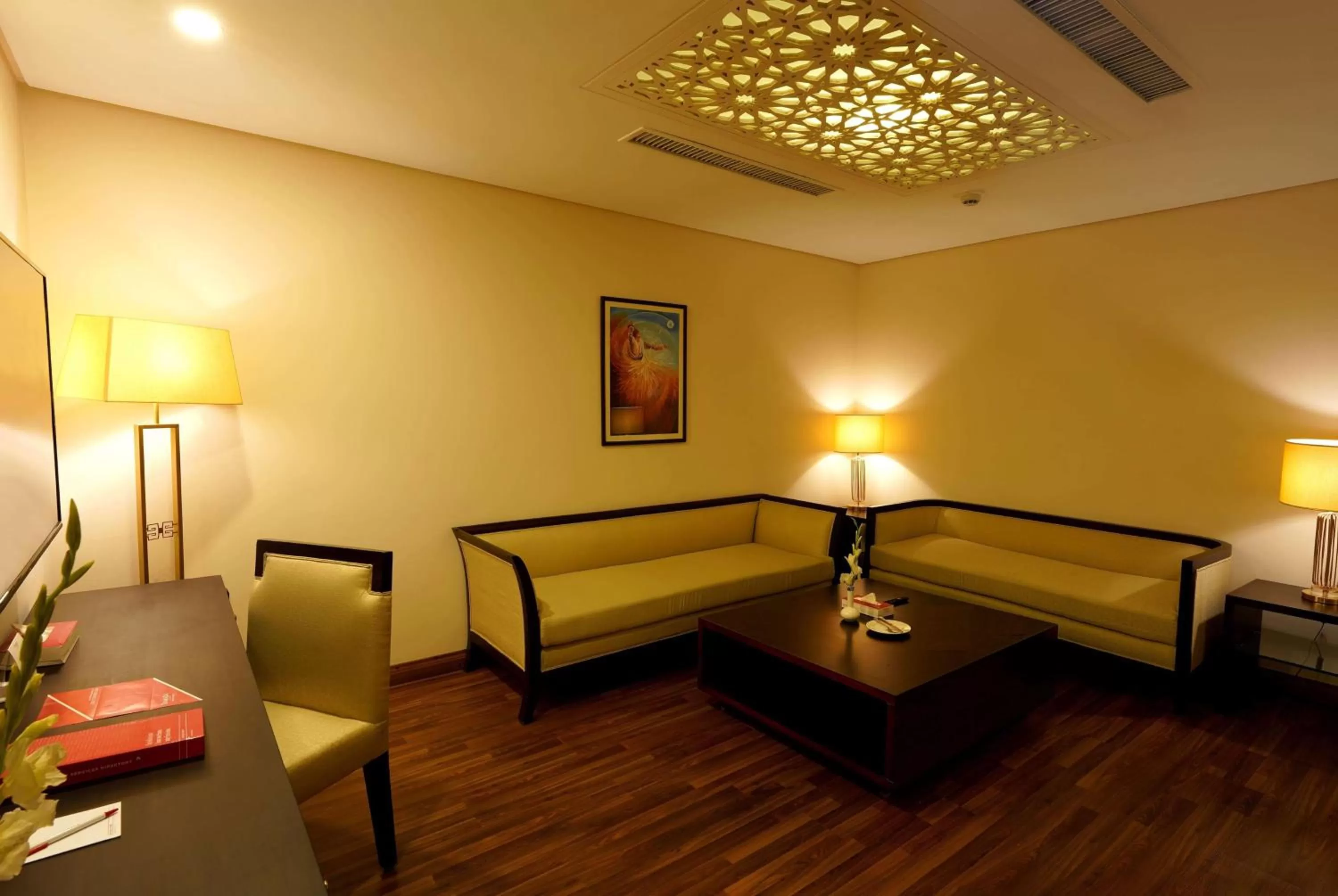 Business King Suite - Smoking in Ramada by Wyndham Lahore Gulberg II