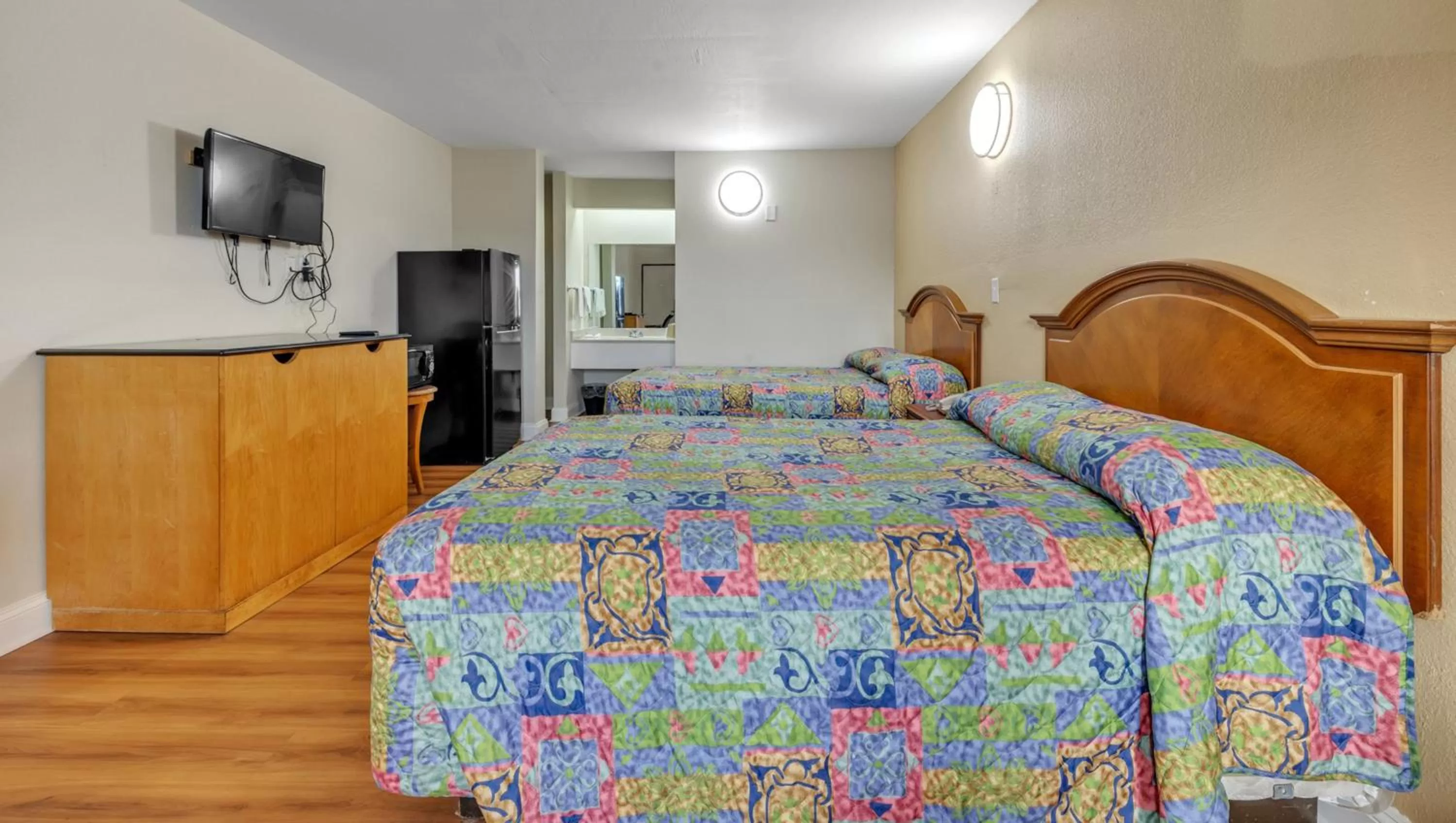 Standard Double Room in Studios and Suites 4 Less Emporia