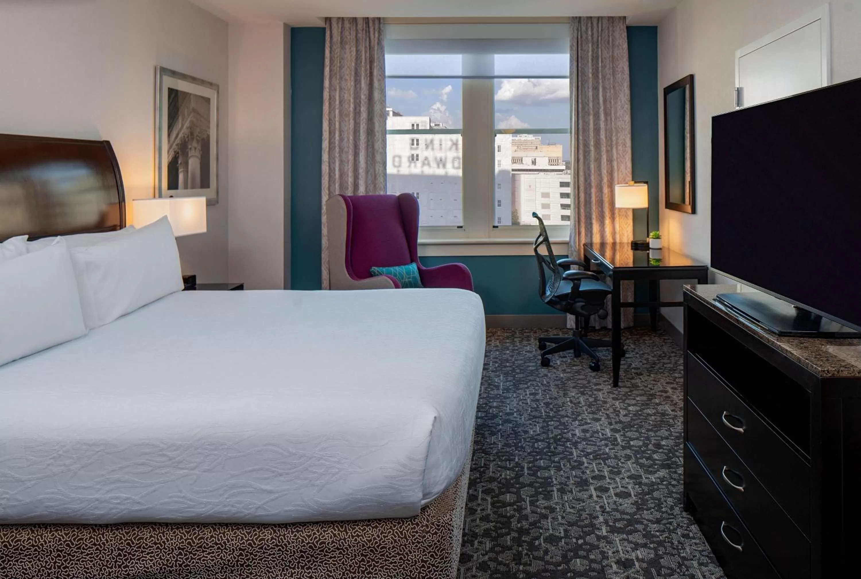 King Room with Bath Tub - Mobility Access in Hilton Garden Inn Jackson Downtown