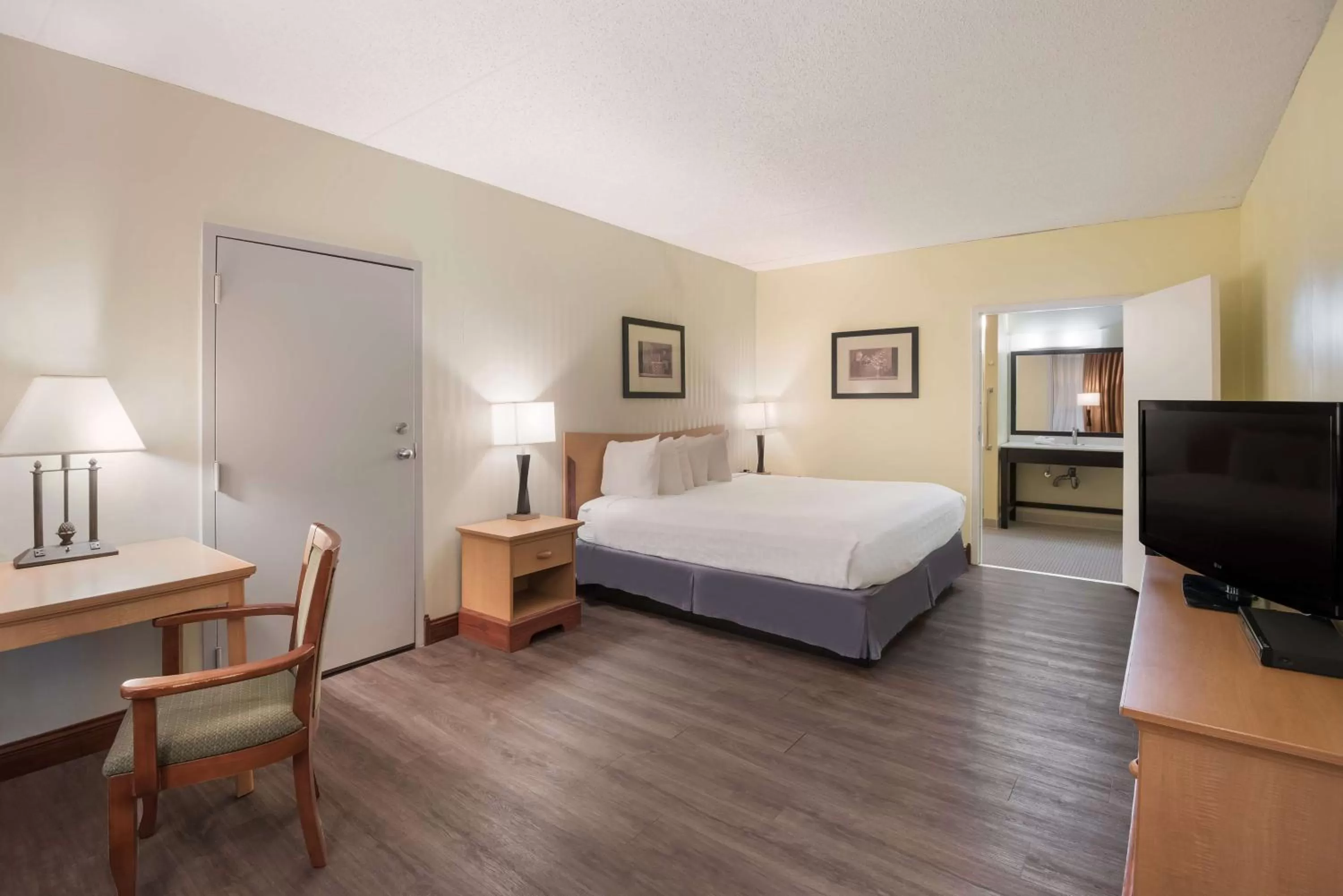 King Room - Mobility Access/Non-Smoking in Best Western Inn