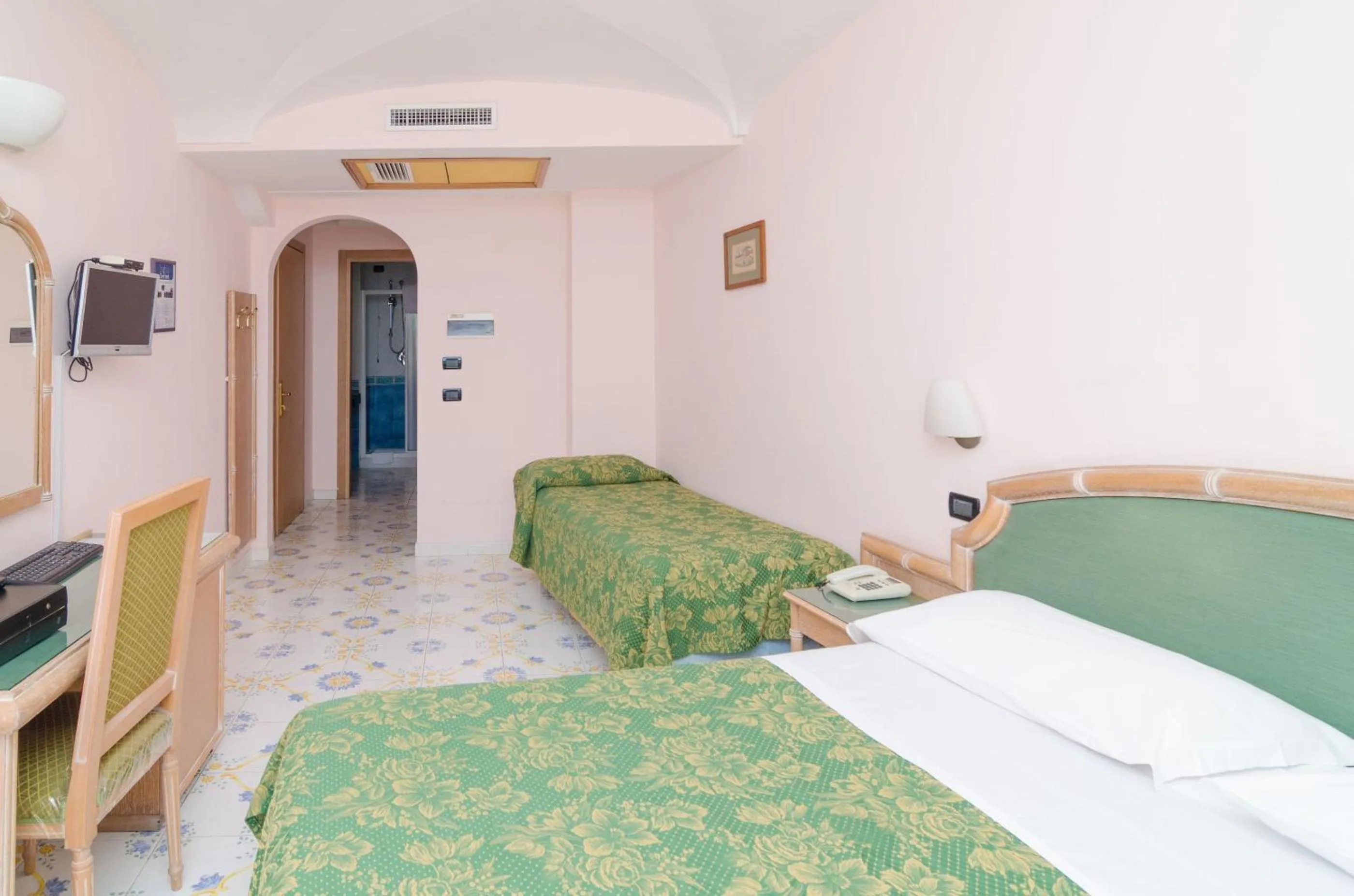 Triple Room in Hotel Terme Saint Raphael