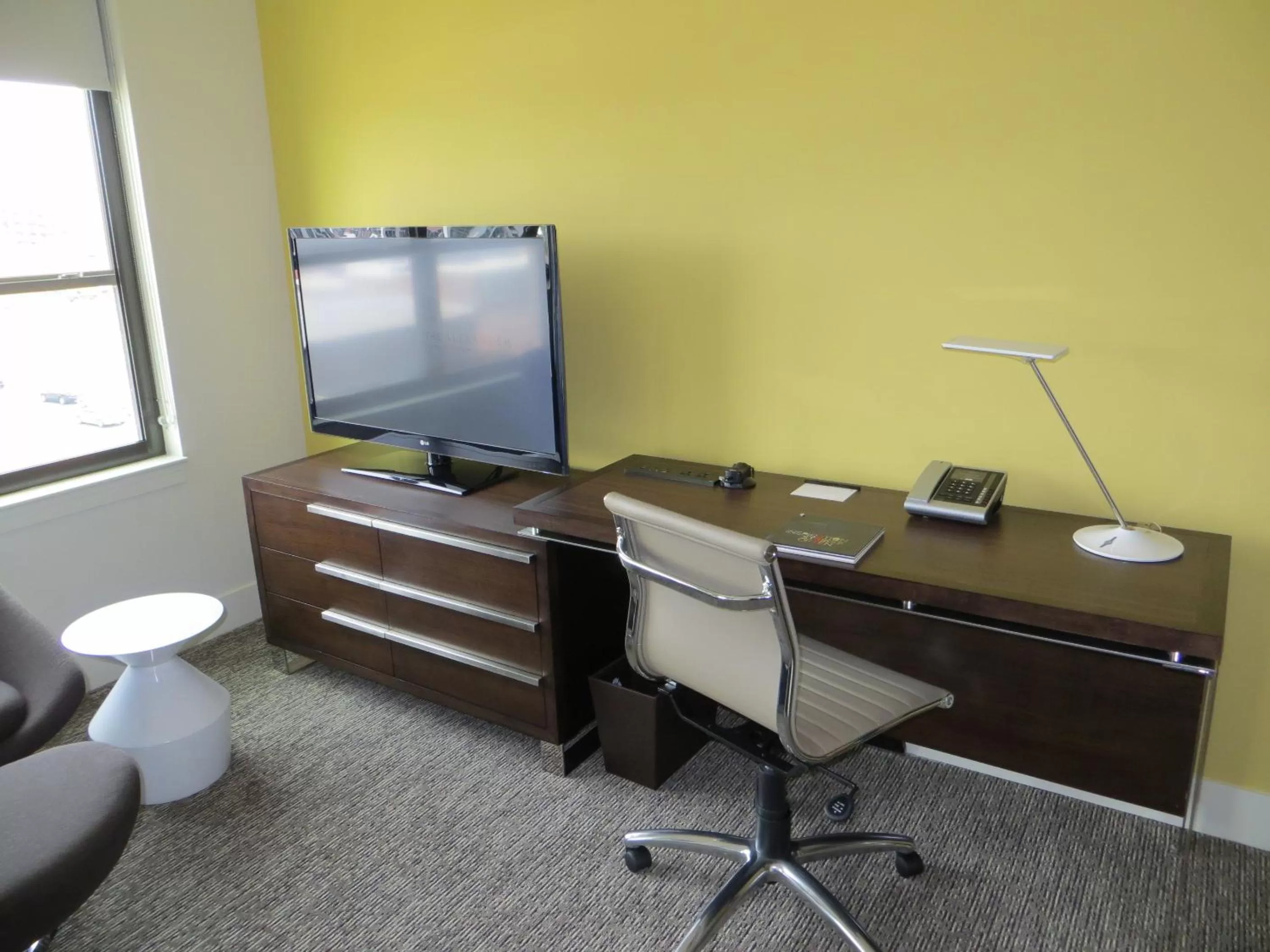 Deluxe King Room in The Alexander