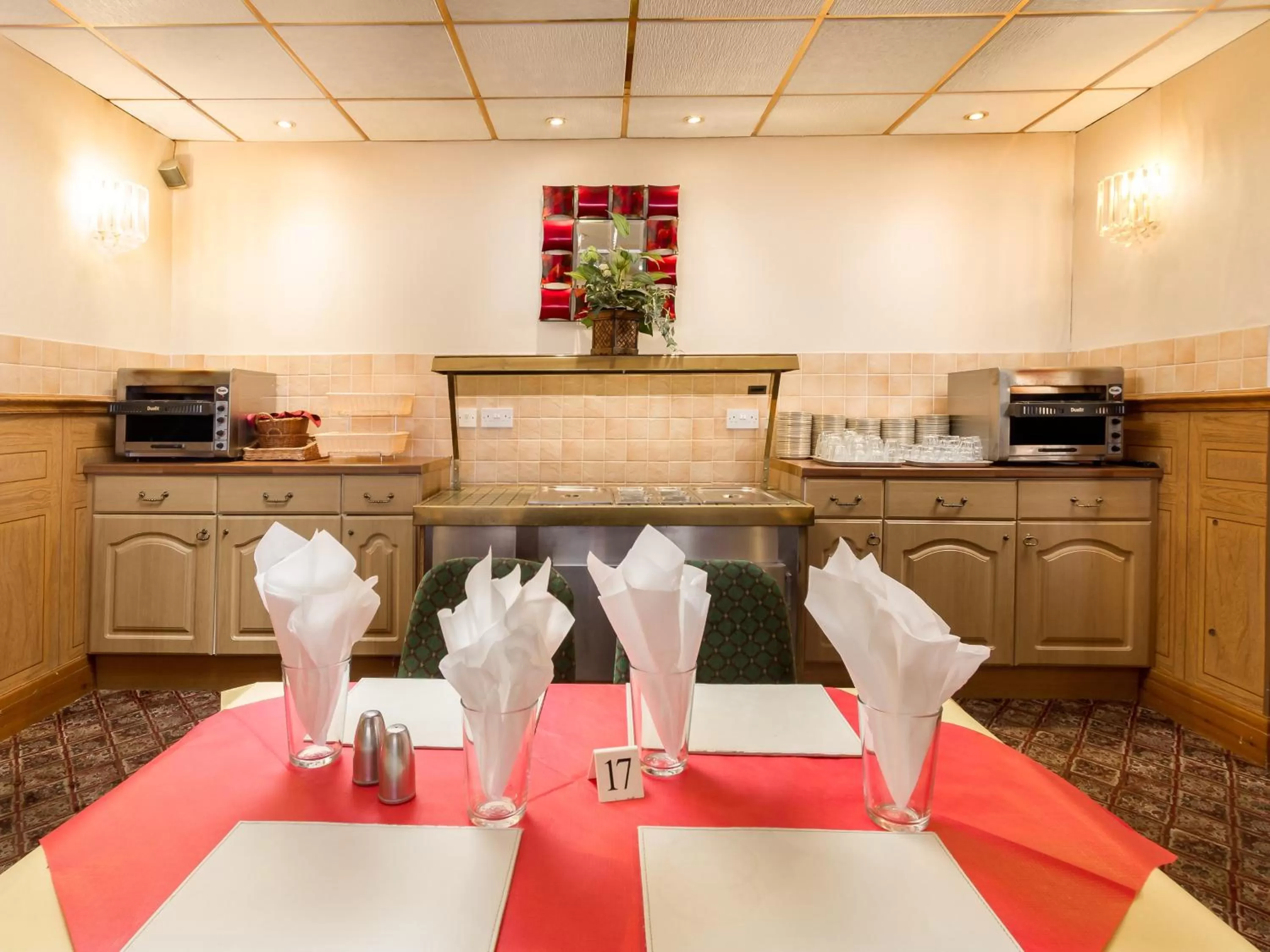 Dining area in Oak Lea Hotel