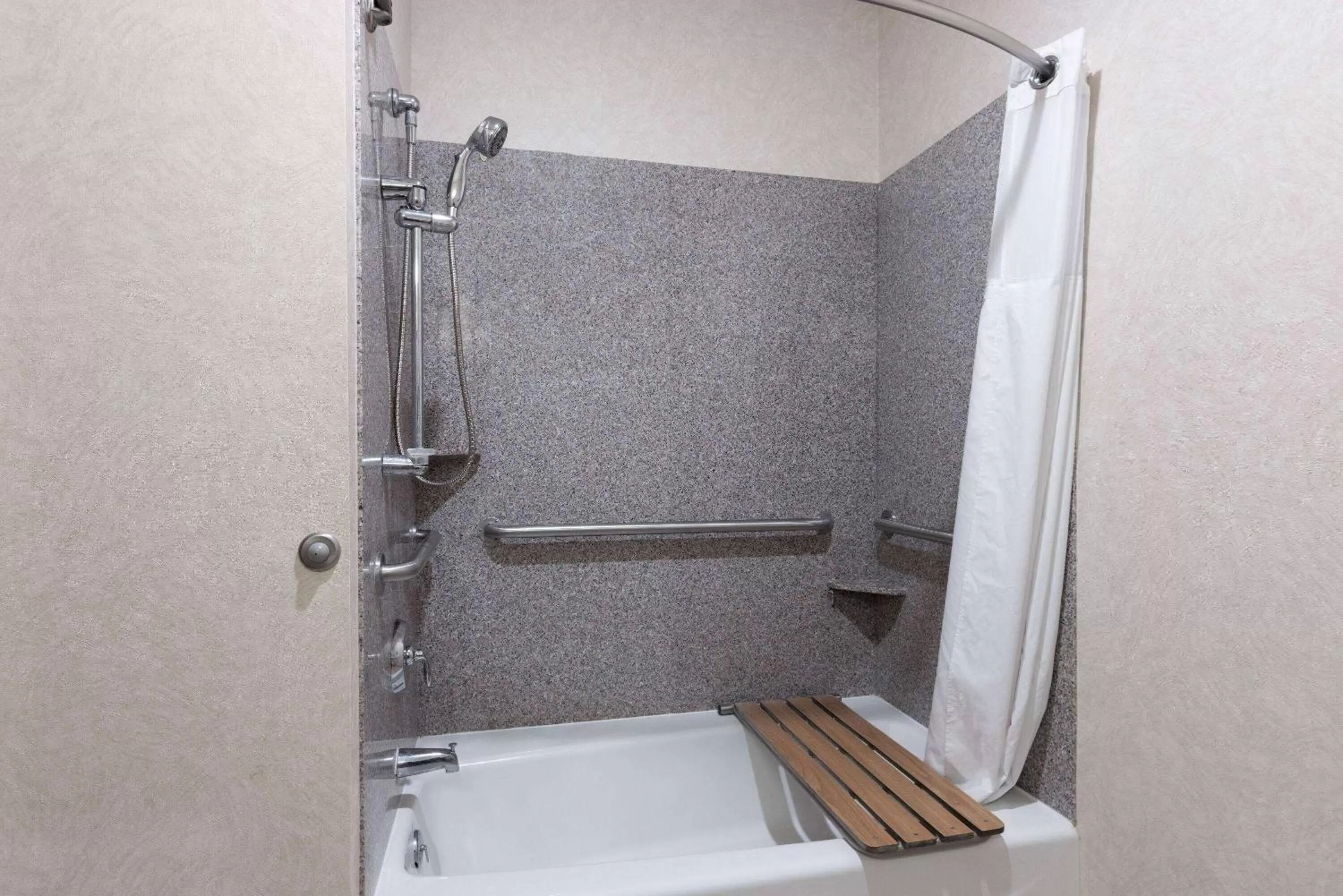 2 Queen Beds, Mobility Accessible Suite, Bathtub w/ Grab Bars, Non-Smoking in Baymont by Wyndham Pratt