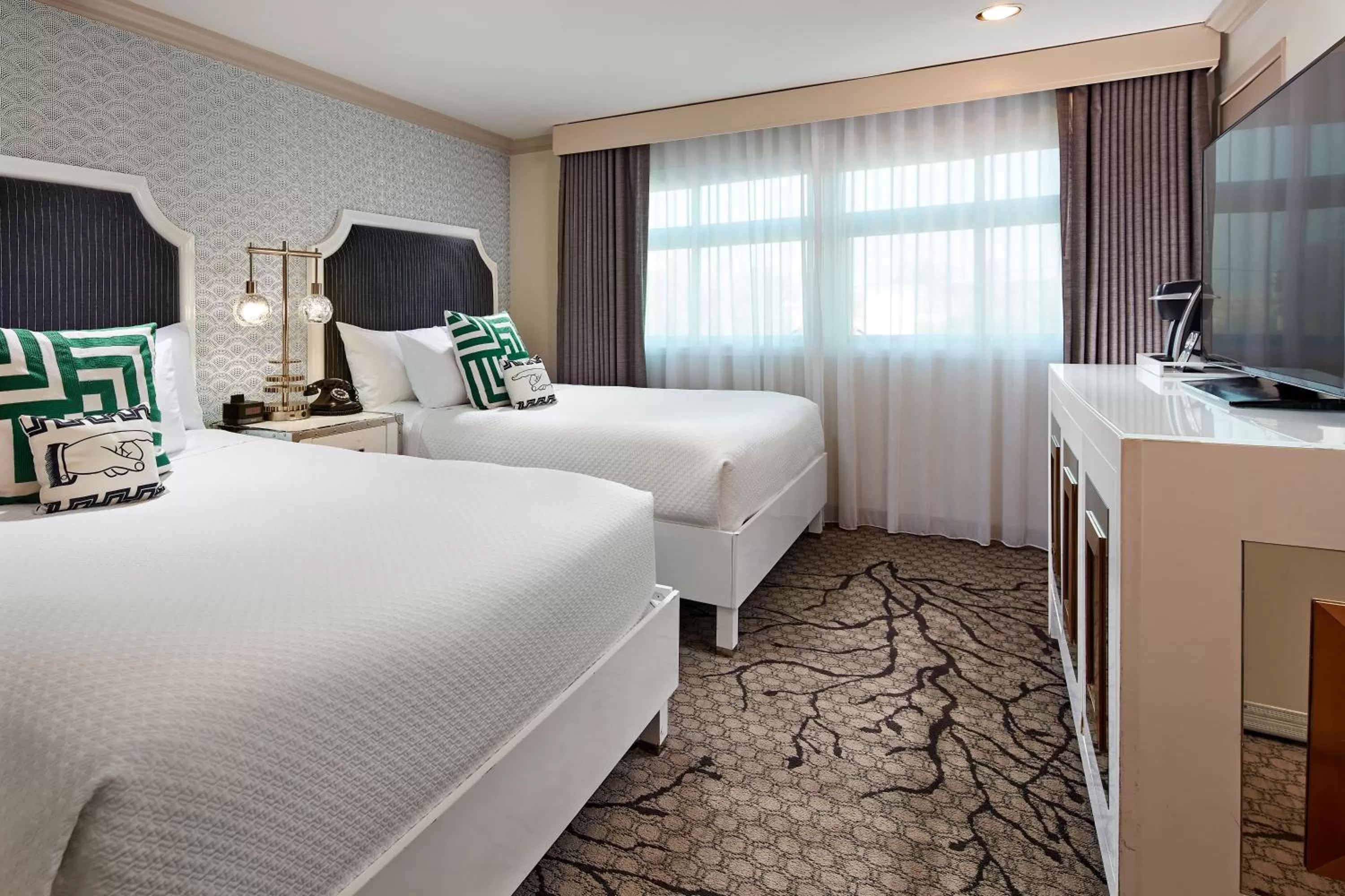 Non-Smoking Queen/Queen Room in Carlyle Inn