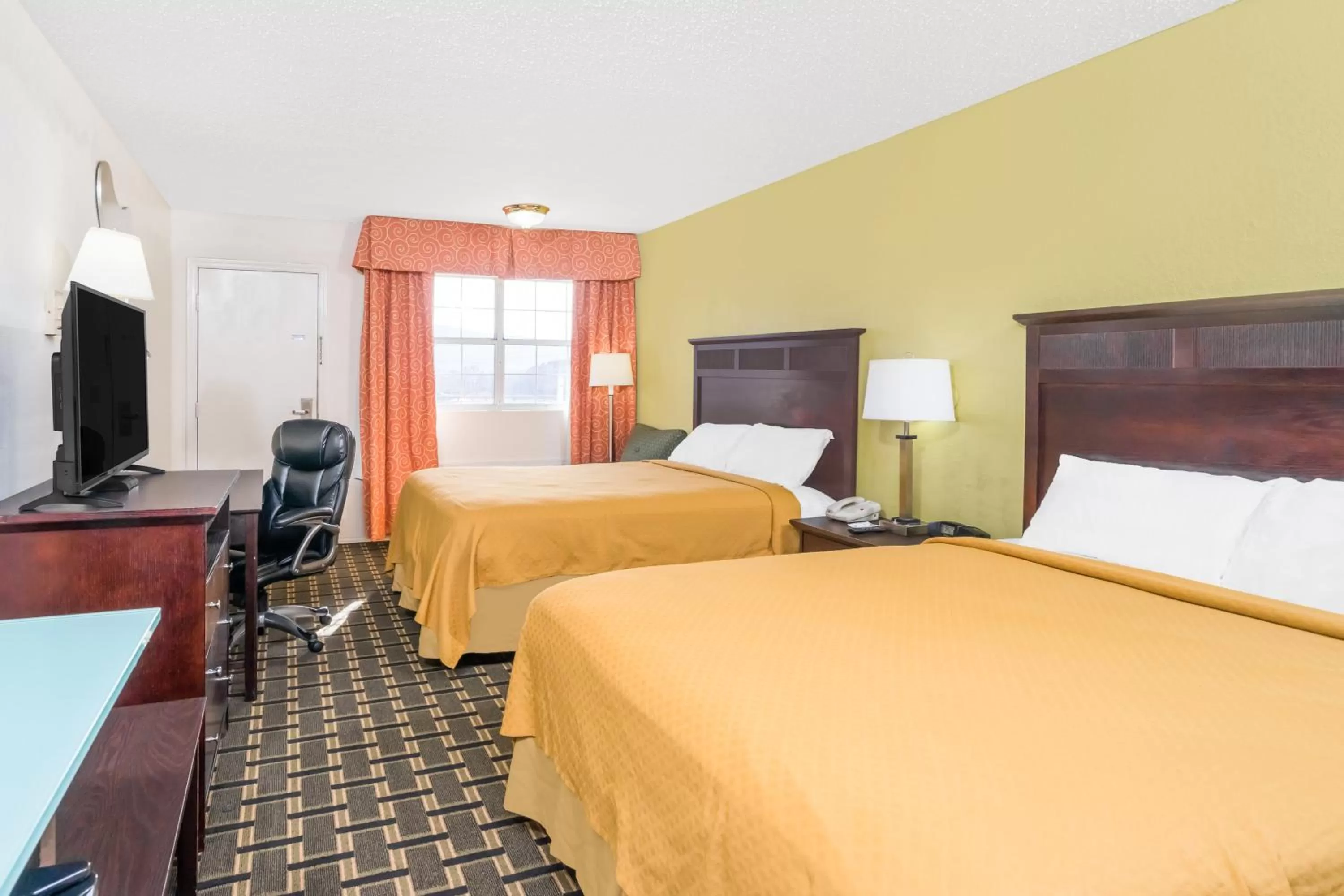  Double Room with Two Double Beds - Smoking in Knights Inn Chattanooga