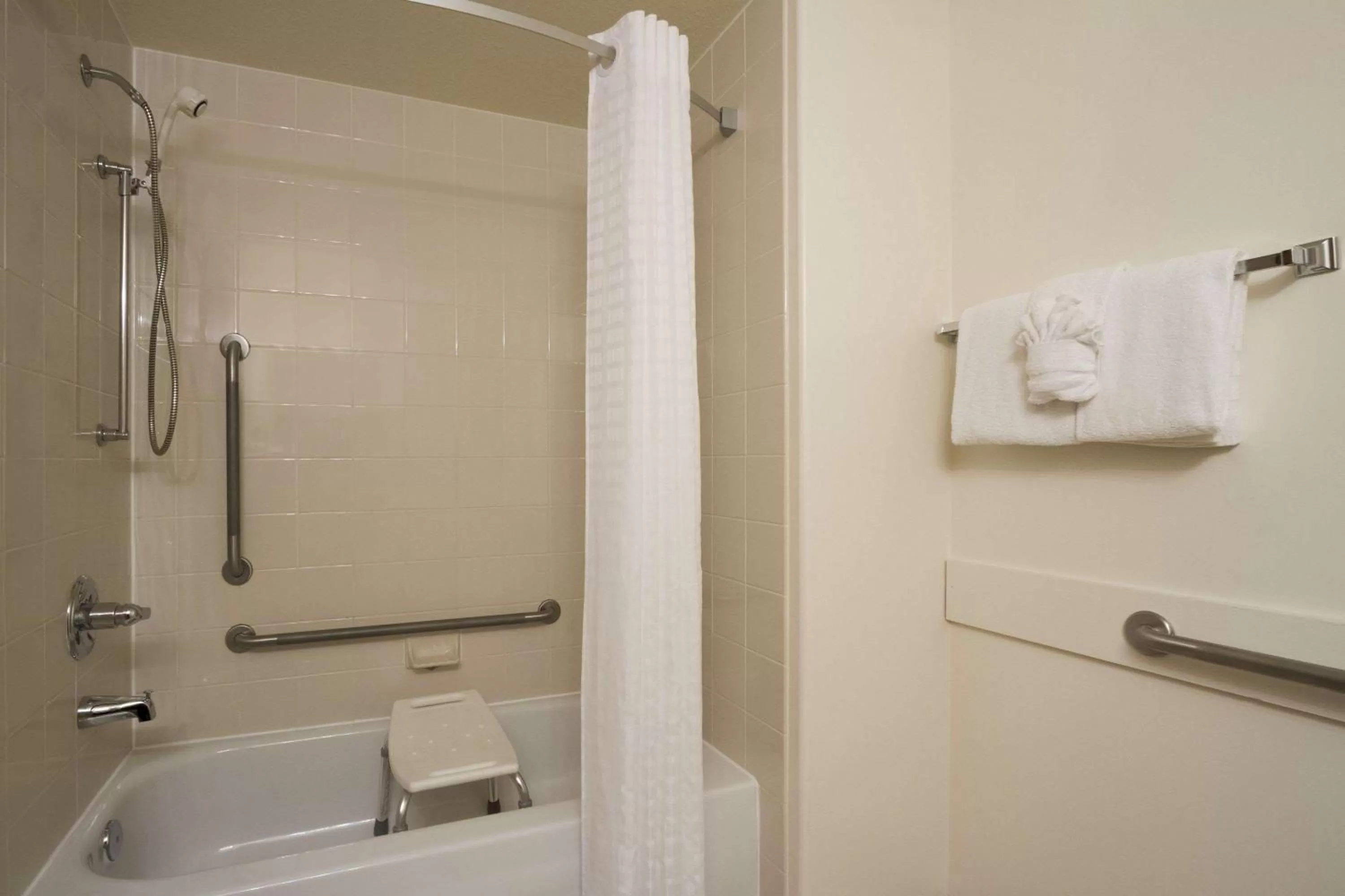 Queen Room - Mobility Access/Non-Smoking in Super 8 by Wyndham Dawson Creek