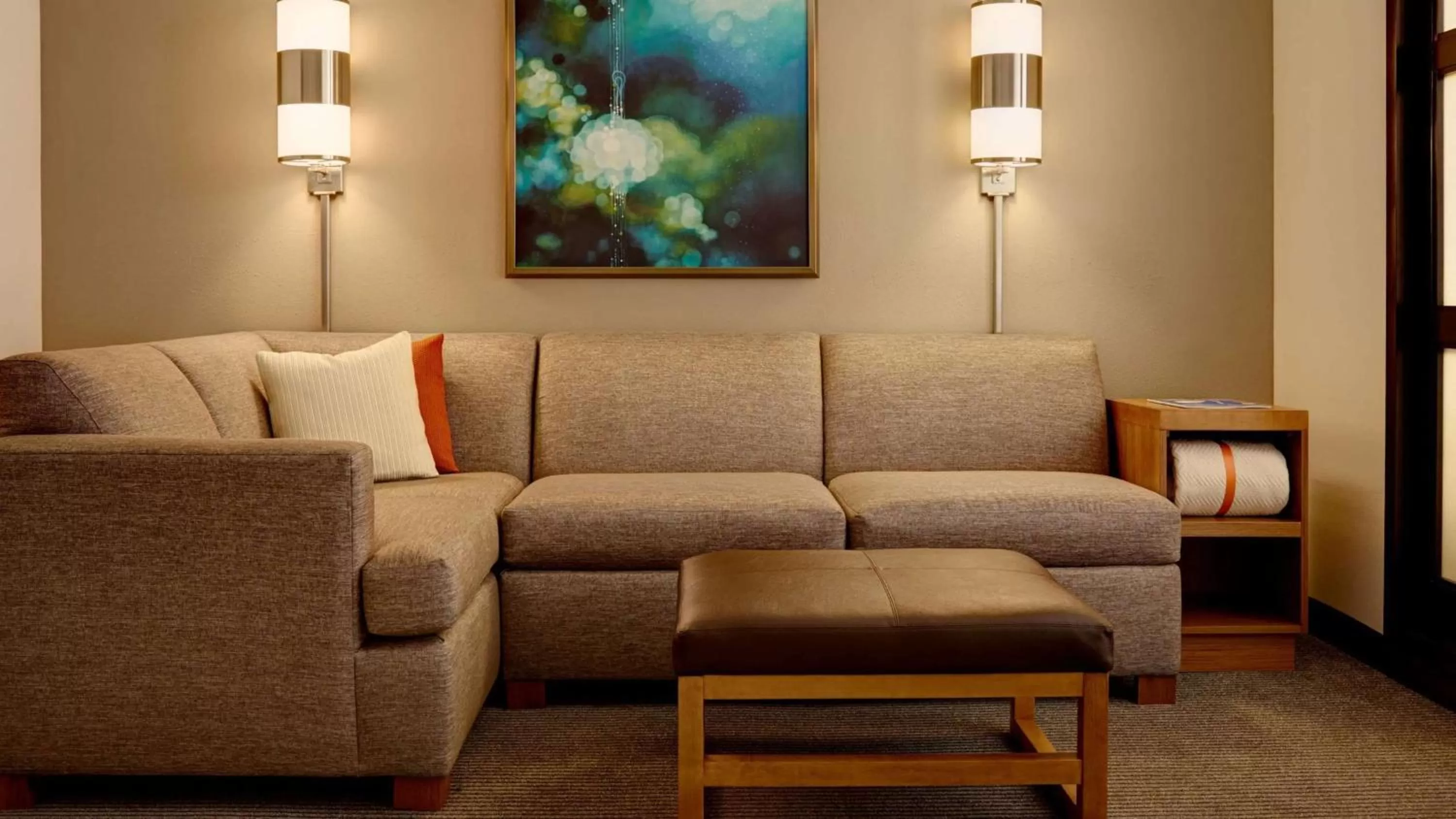 Guestroom King with Roll-In Shower - Mobility Accessible  in Sonesta Select Austin North Central