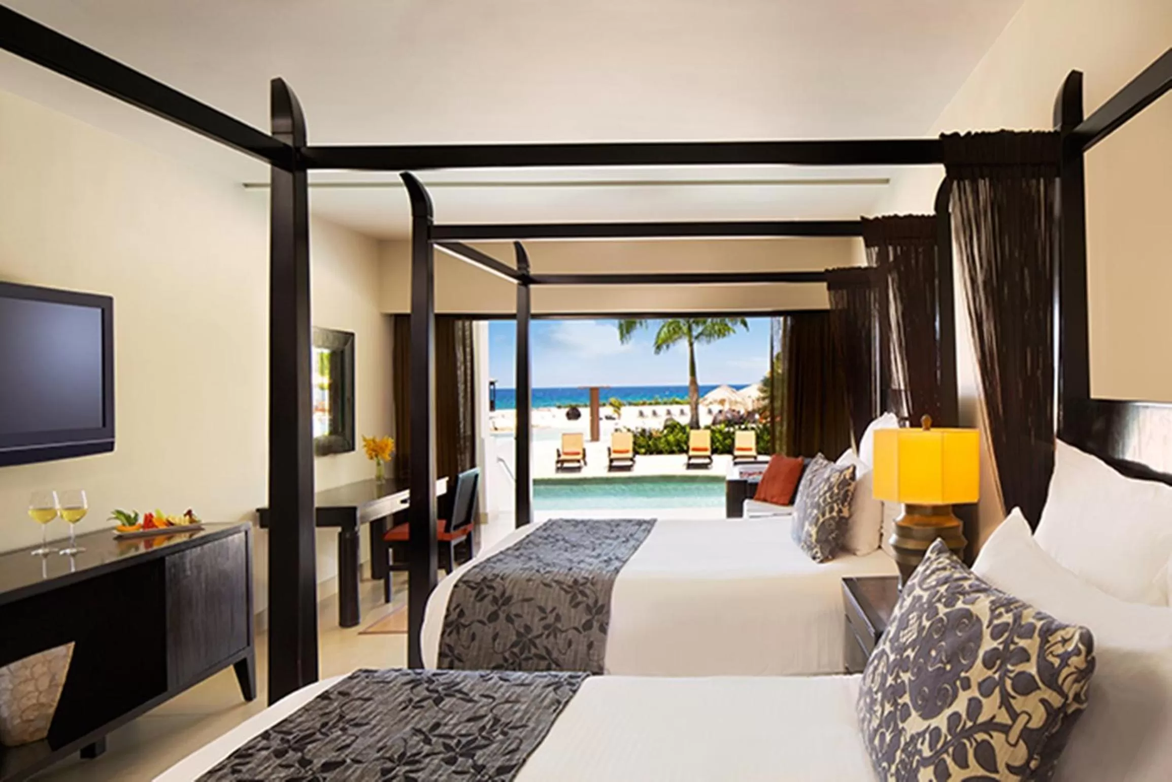 Preferred Club Junior Suite Swim-out Triple in Secrets Wild Orchid