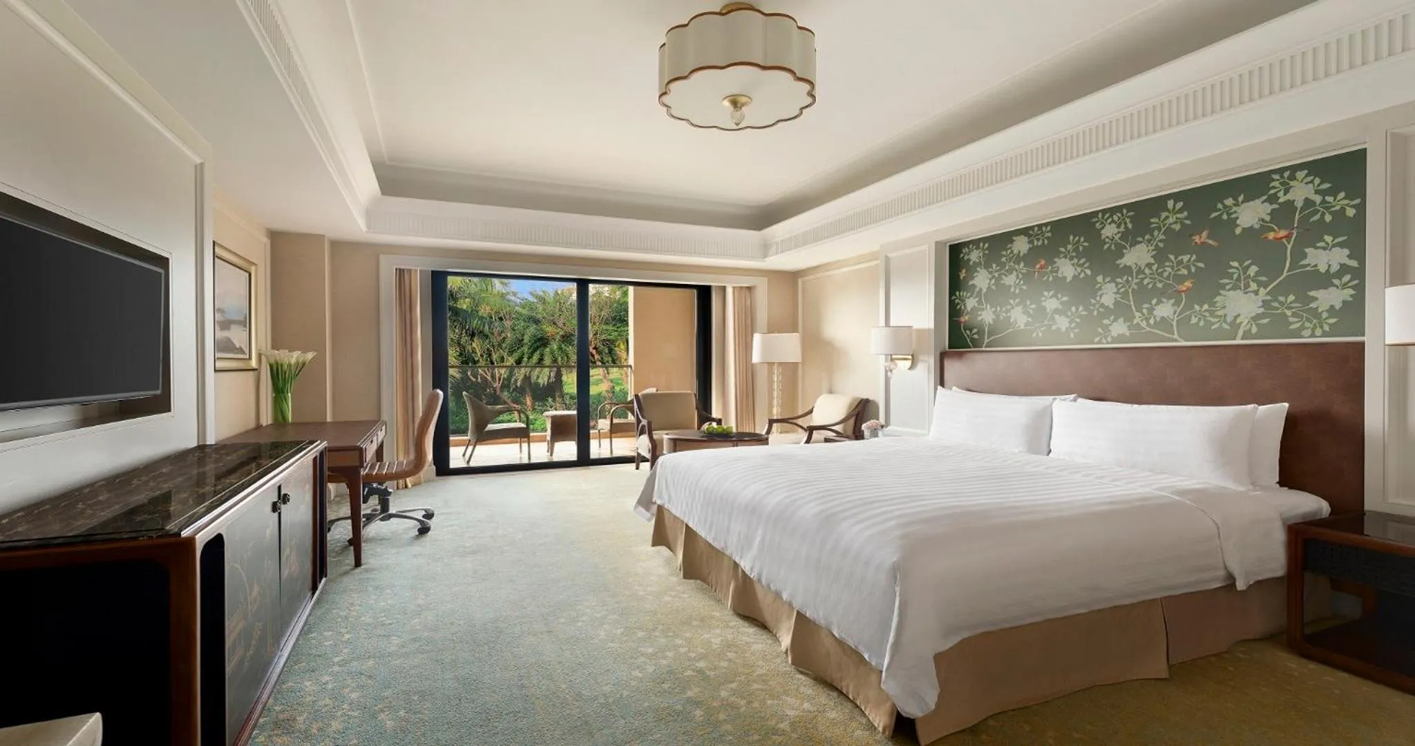 Superior Room with 1 kingsize bed in Grand Hotel Haikou - Managed by Accor