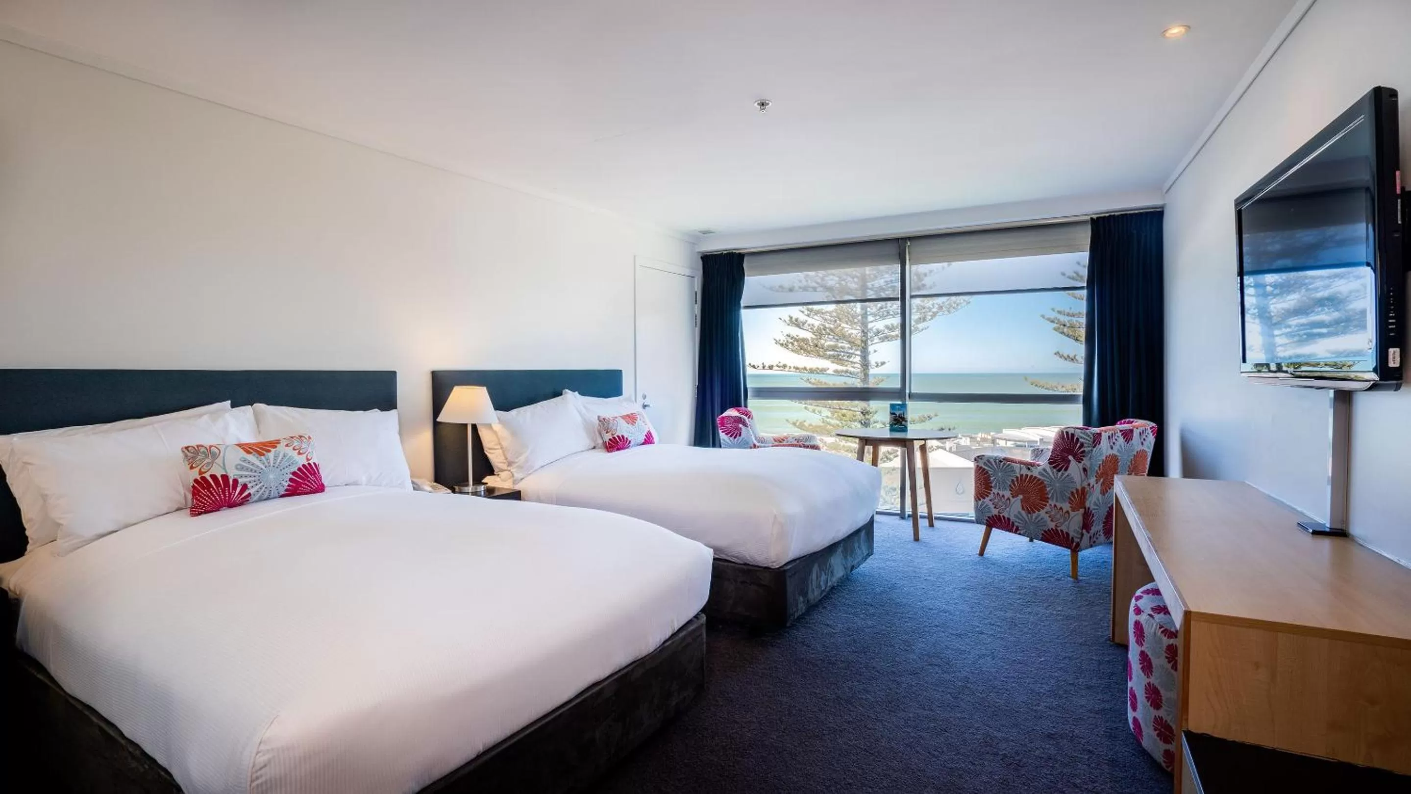 Pacific View Superior Twin Room in Scenic Hotel Te Pania