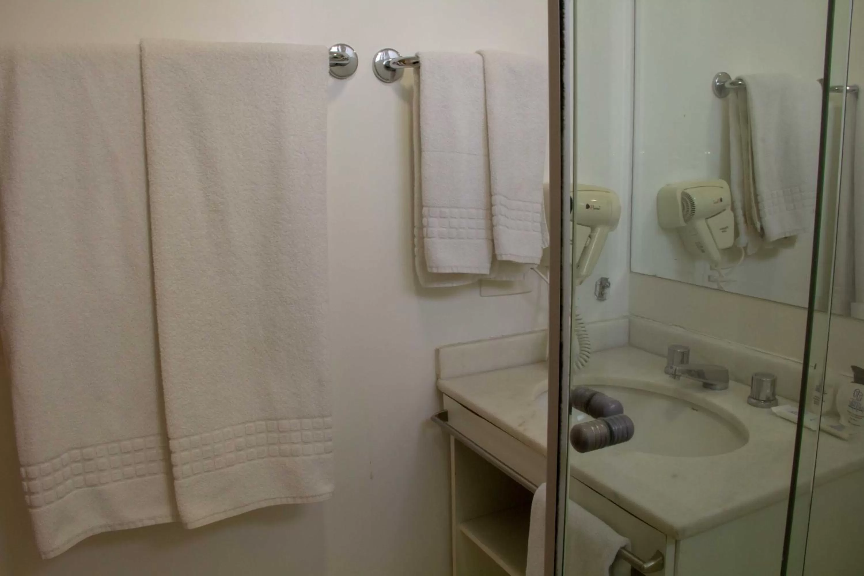 Standard Double Room - single occupancy in Aparthotel Twin Towers