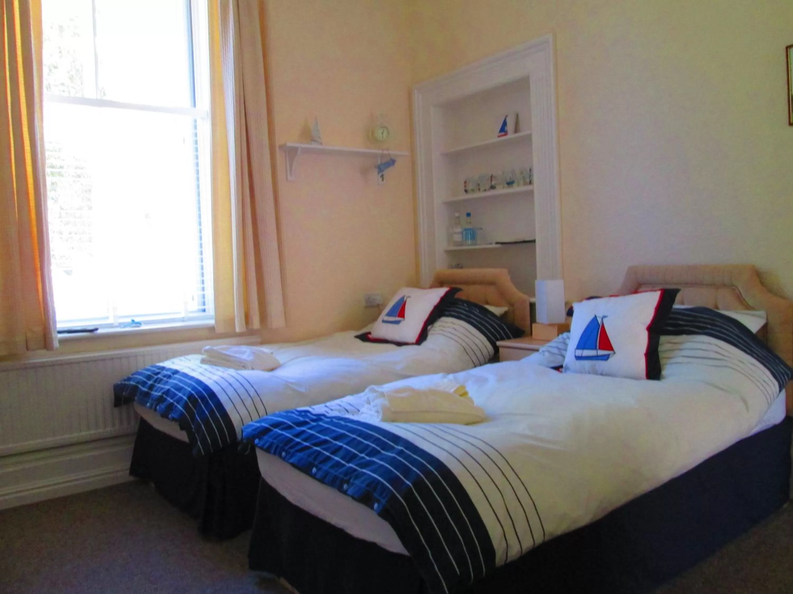 Twin Room in Weston Manor