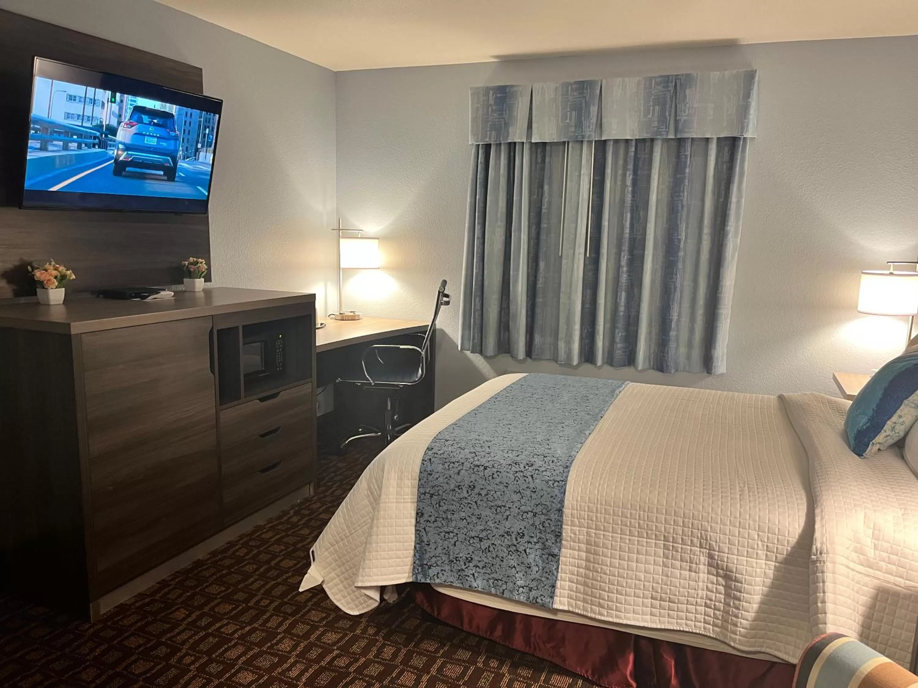 Queen Room in Garnett Hotel & RV Park