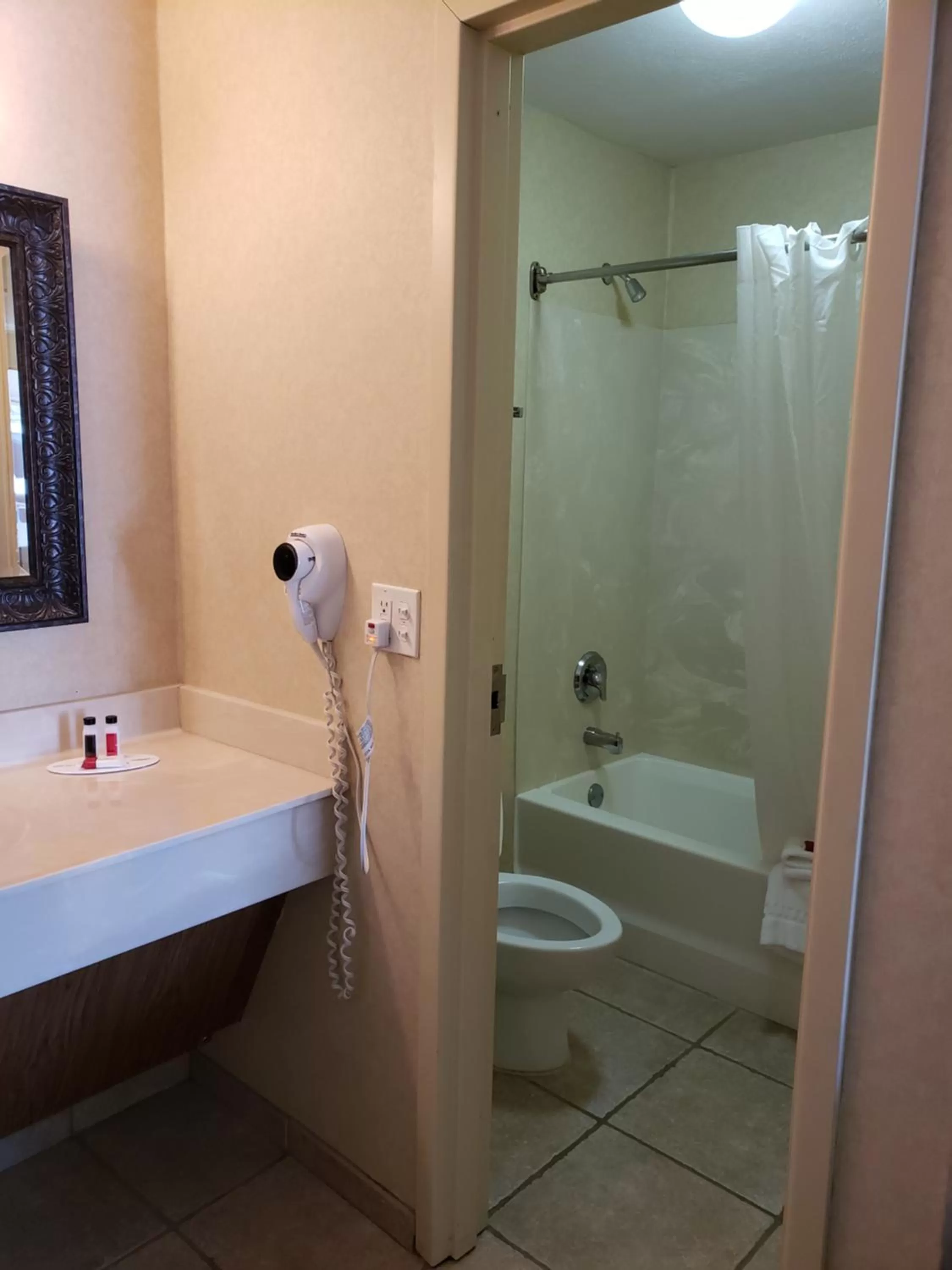 Queen Room with Two Queen Beds - Non-Smoking in Suburban Studios Branson On The Strip