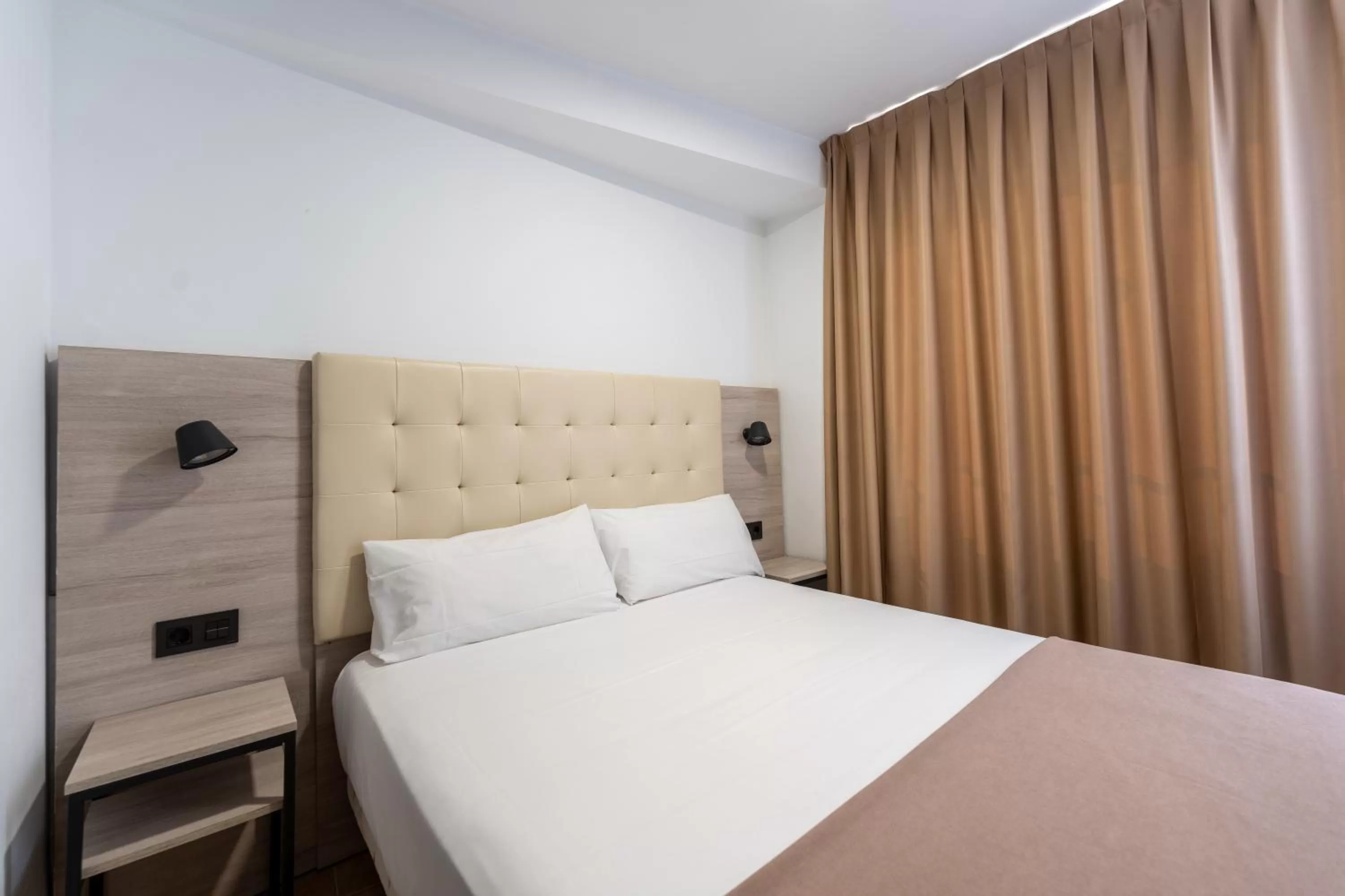 Double or Twin Room Single Use in Hotel Queens - Adults Only