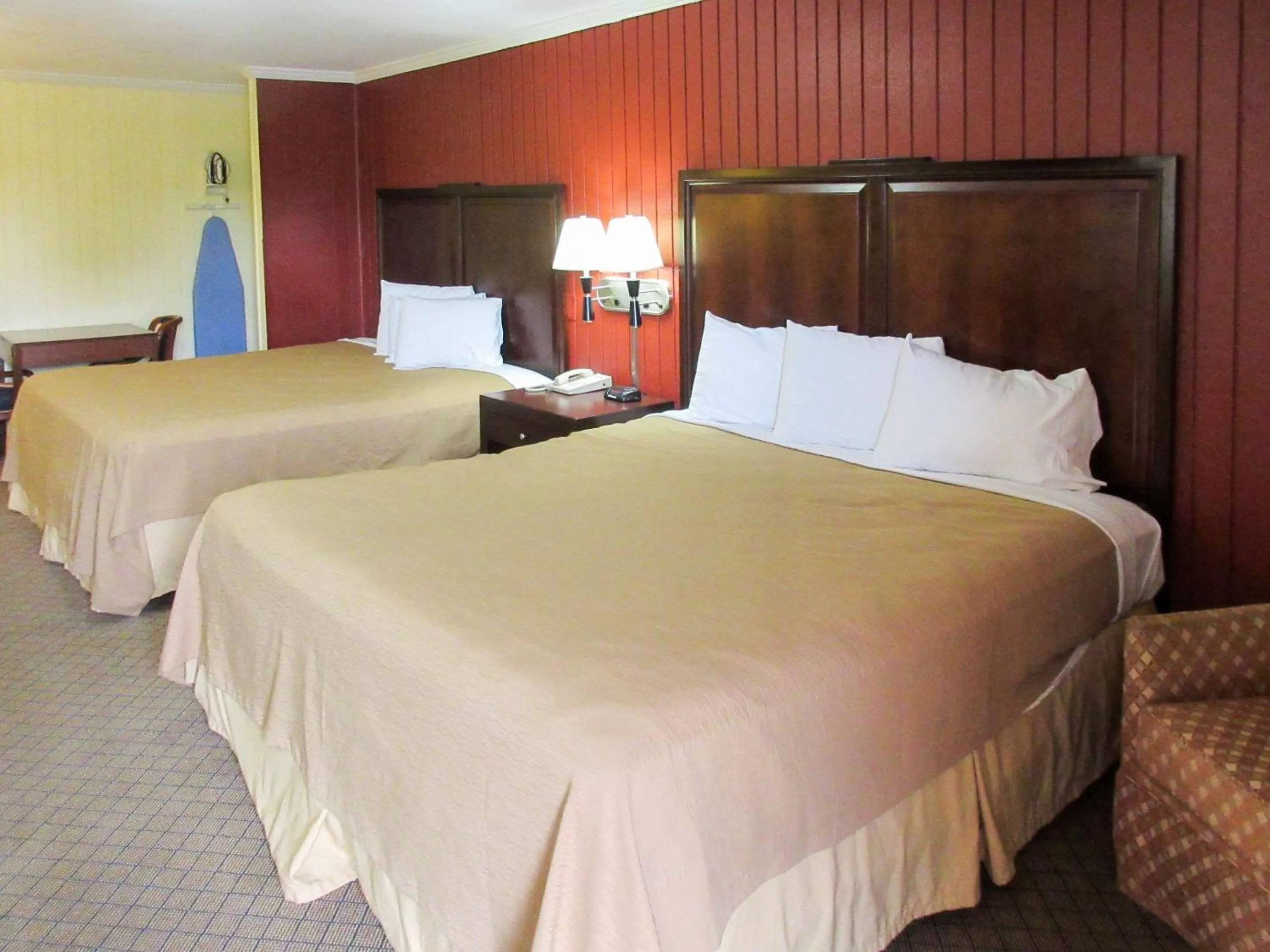 King Room with Two King Beds - Non-Smoking in Rodeway Inn Kansas City Downtown Area