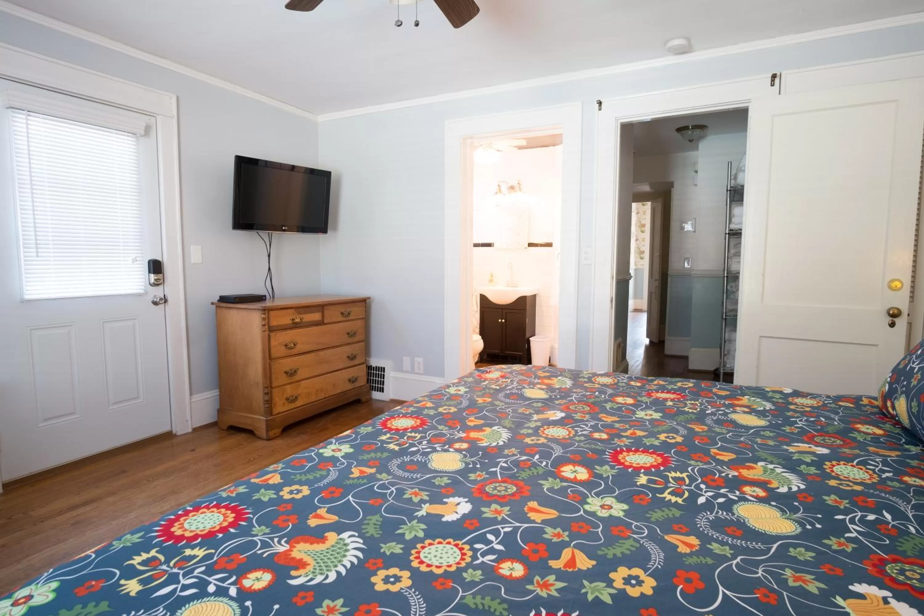 Double Room with Private Bathroom in Swamp Rabbit Inn Travelers Rest