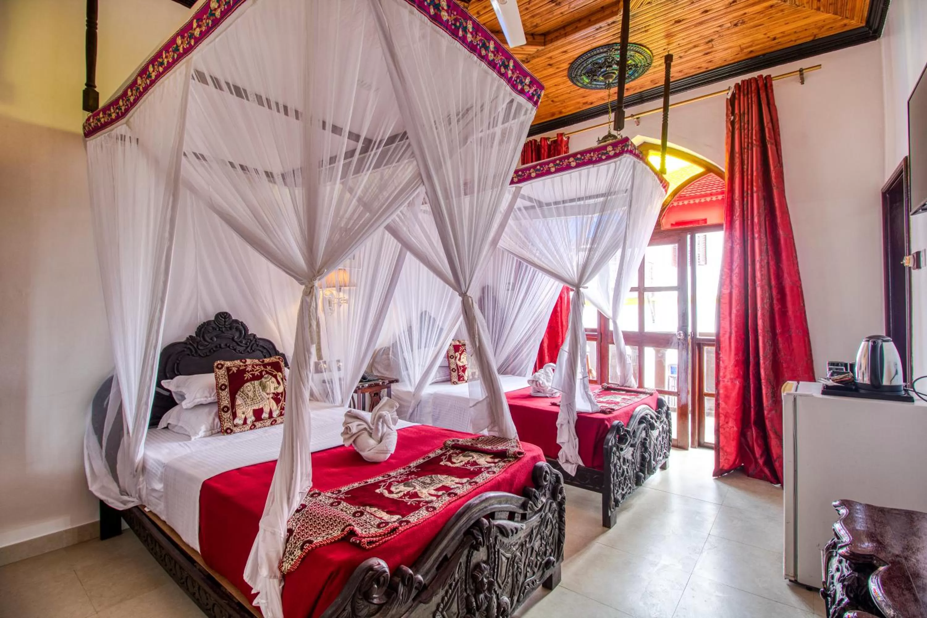 Twin Room with Balcony and Sea View - single occupancy in Tembo House Hotel