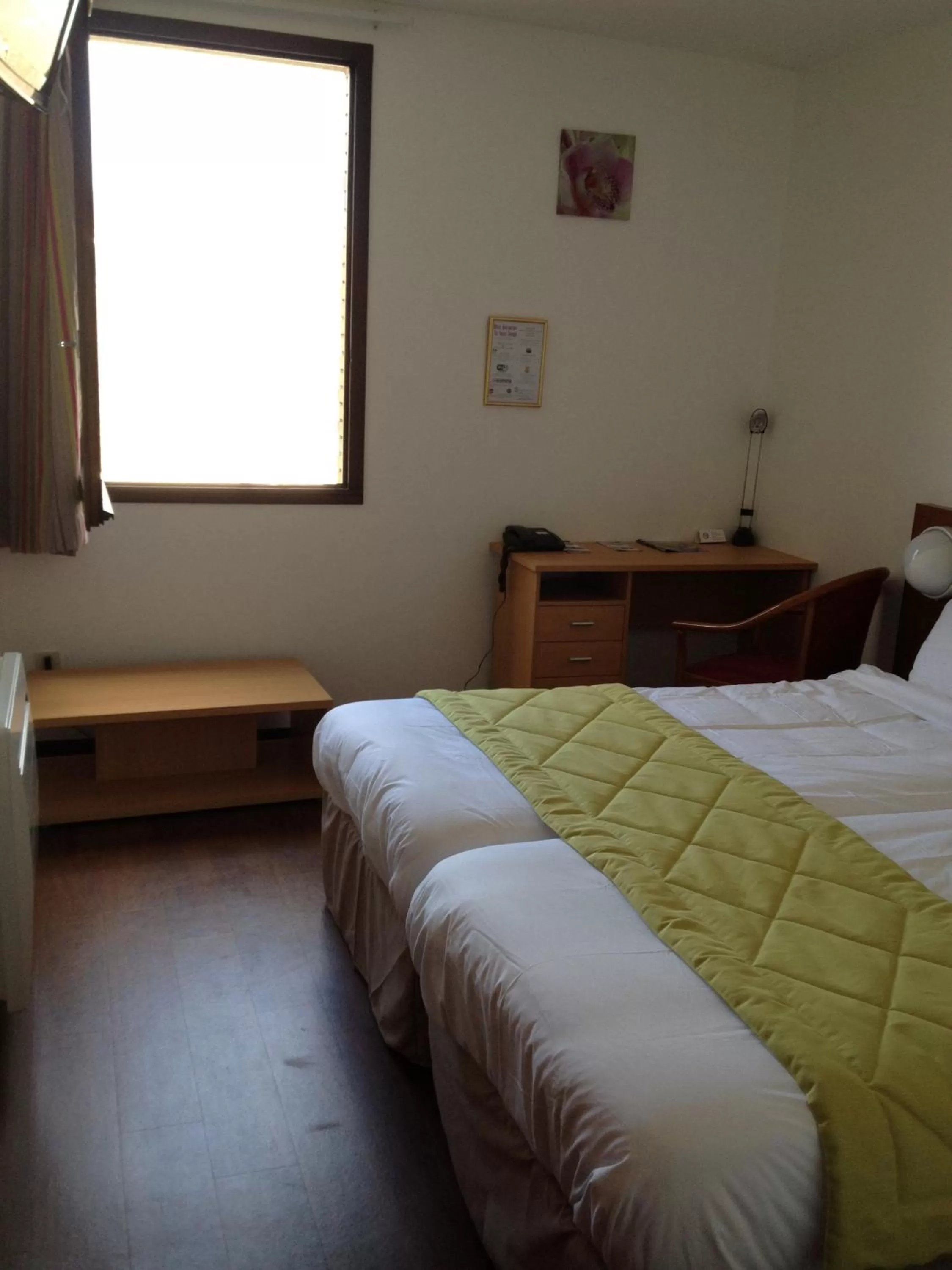 Twin Room in Hôtel Le Saint Joseph