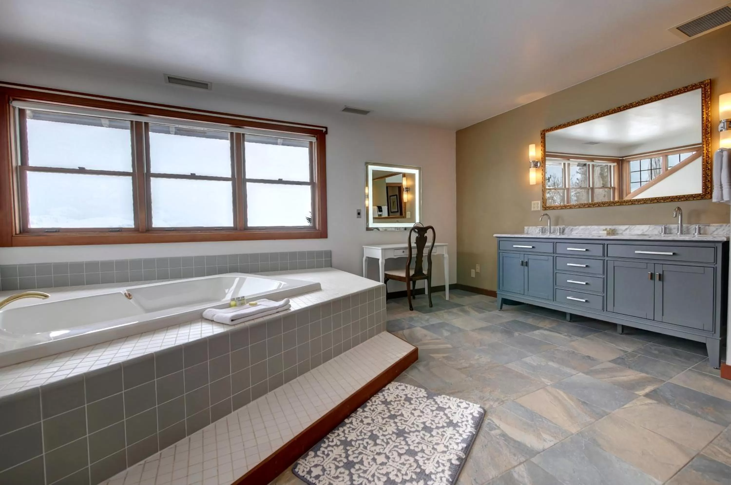 King Room with Spa Bath in Casia Lodge and Ranch