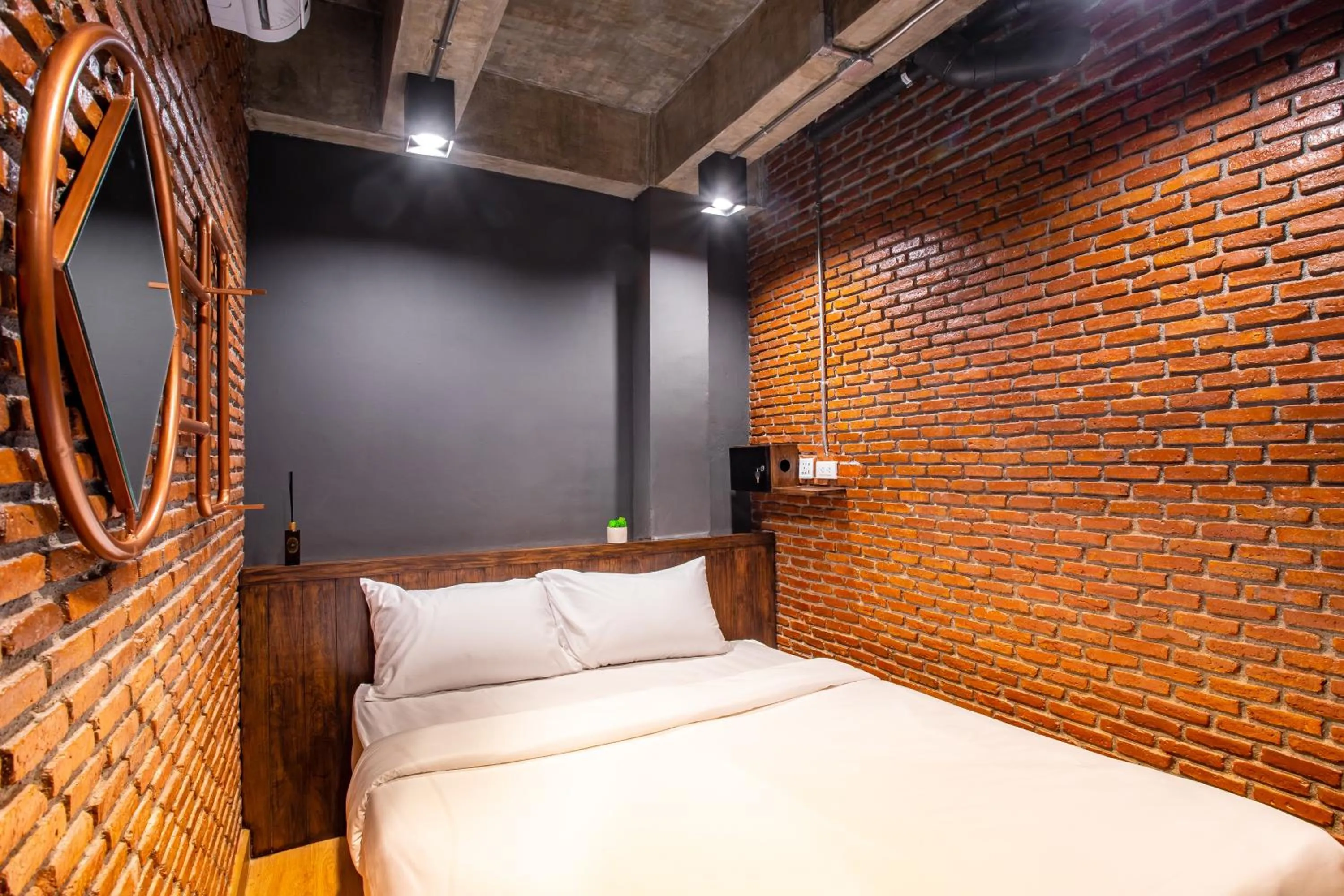 Superior Queen Room with Shared Bathroom in Kaen Hostel