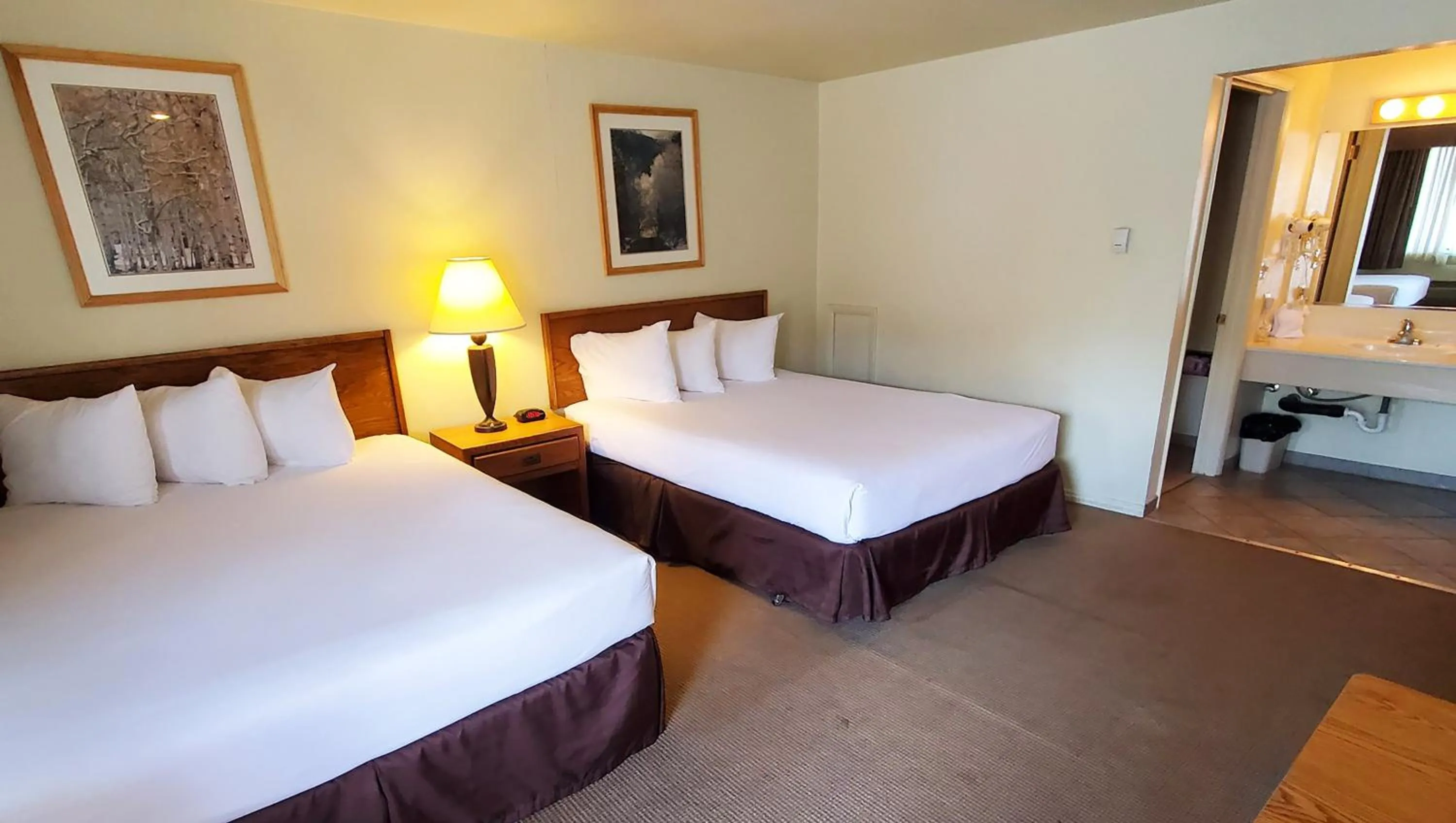 Bedroom in Magnuson Hotel Ely