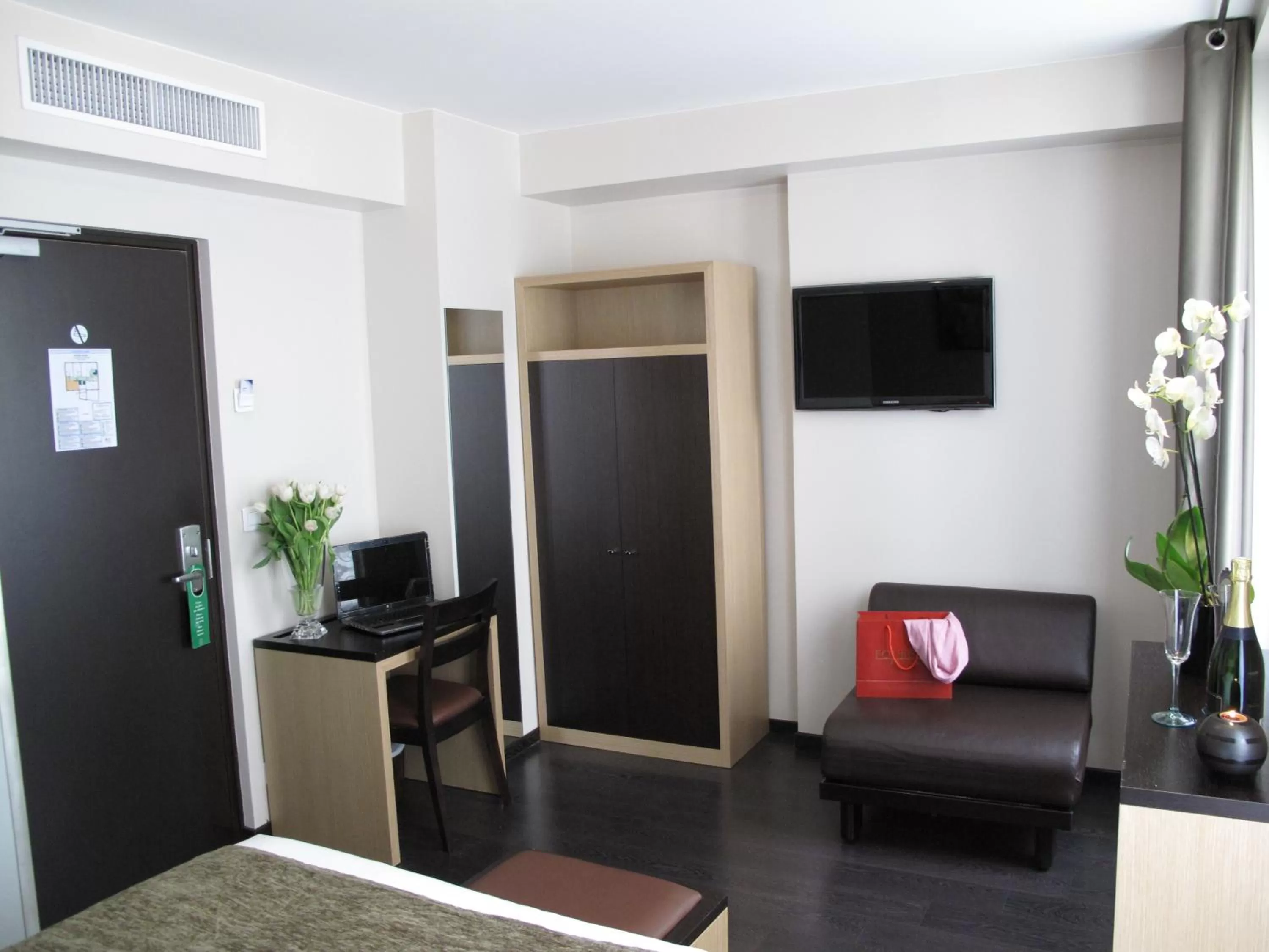  Family Room (4-5 Adults) in Source Hôtel