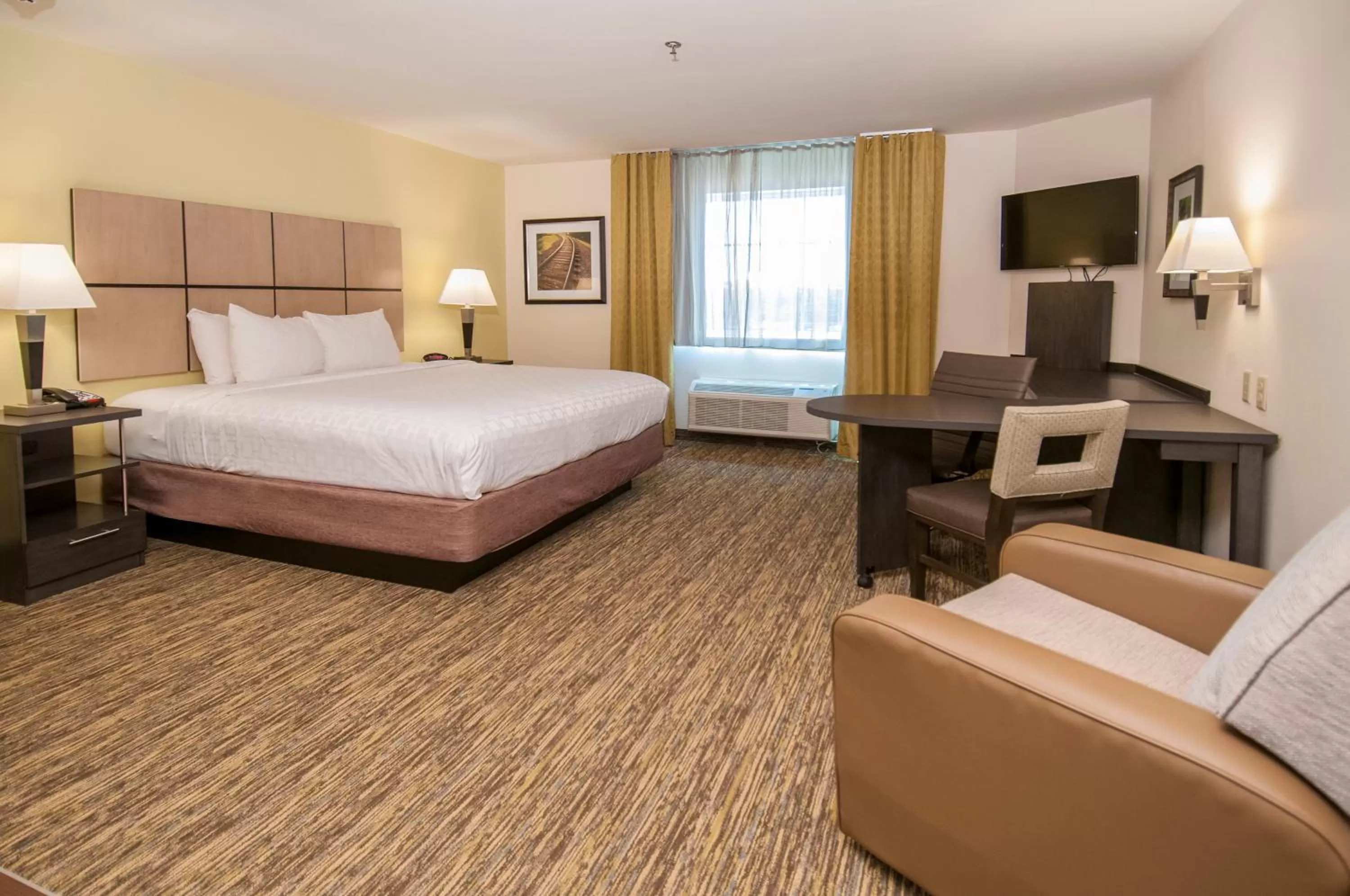 King Studio Suite with Bath Tub - Mobility Access in Candlewood Suites - Baton Rouge - College Drive by IHG