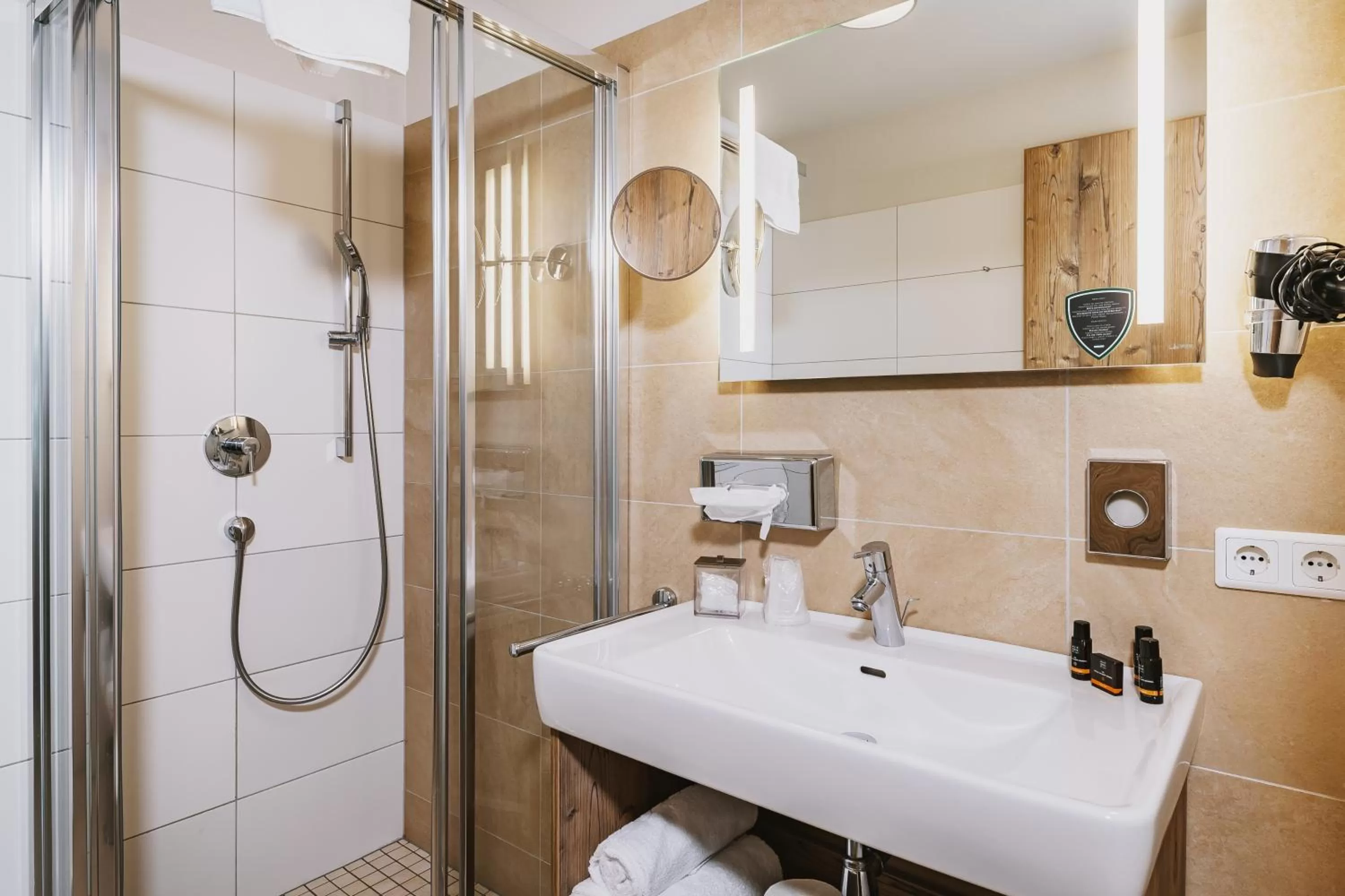 Double Room Single Use in AvenidA Mountain Lodges Kaprun