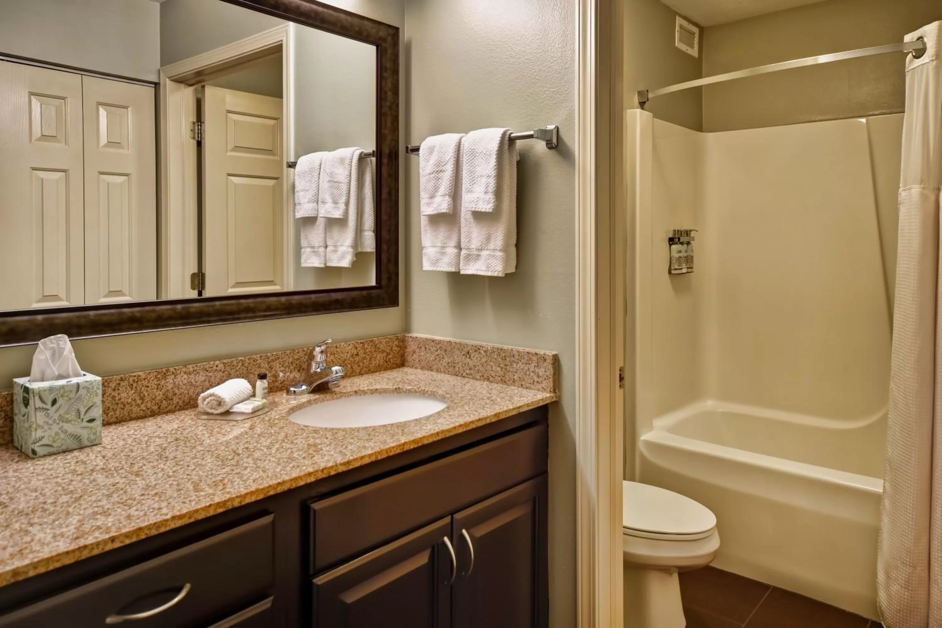 One-Bedroom King Suite in Staybridge Suites Middleton/Madison-West by IHG