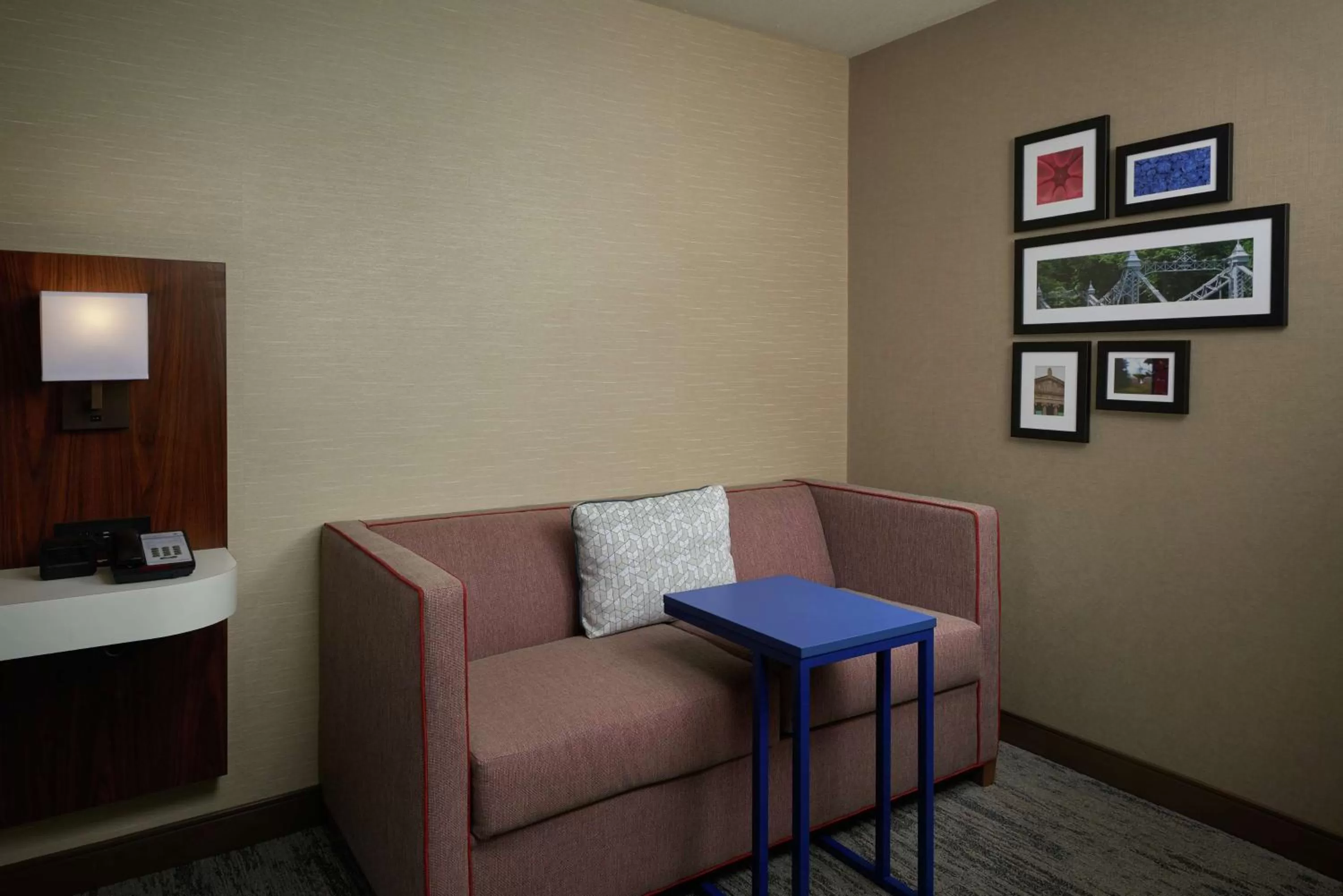 Deluxe King Room in Hampton Inn by Hilton Youngstown-West I-80