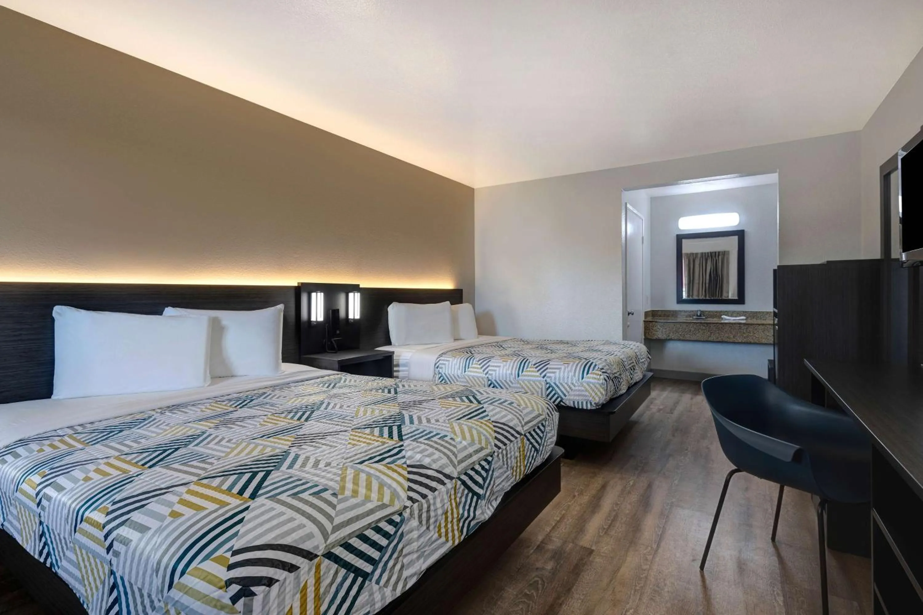 Deluxe Queen Room with Two Queen Beds - single occupancy - Smoking in Motel 6-Buttonwillow, CA Central