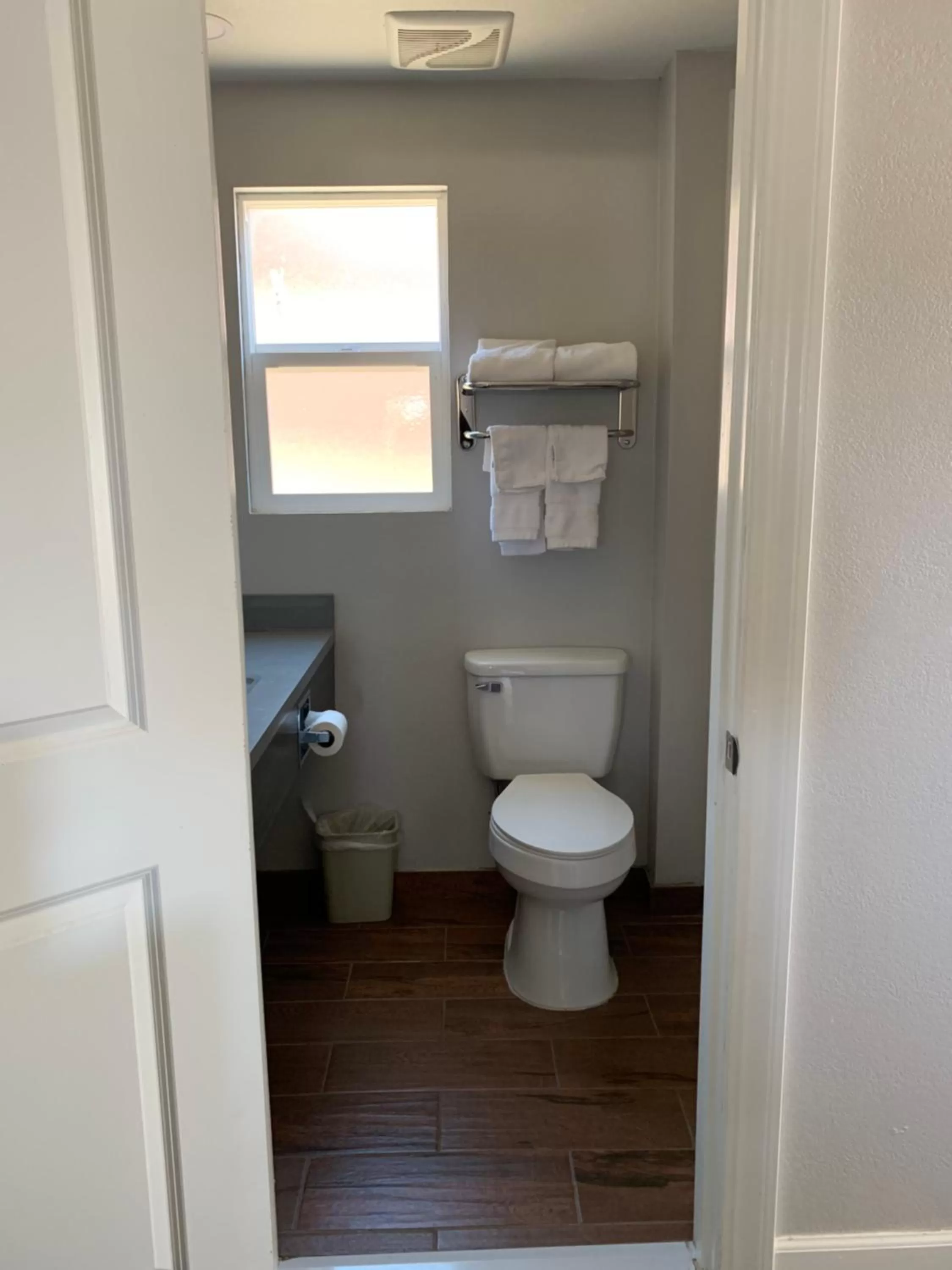 Queen Room - Non-Smoking in Bestway Inn