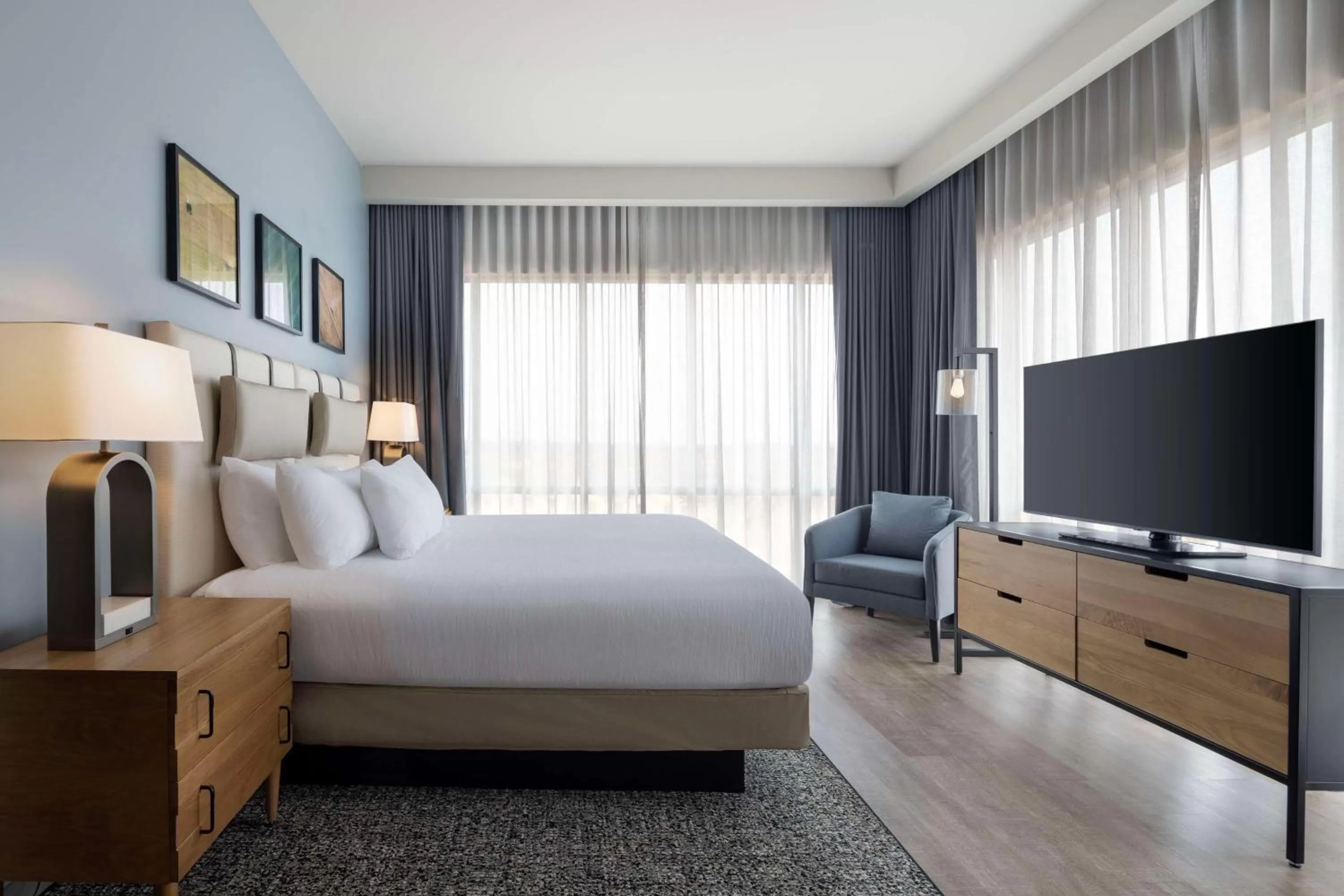 Corner King Suite with Water Tower View in Embassy Suites By Hilton Bowling Green