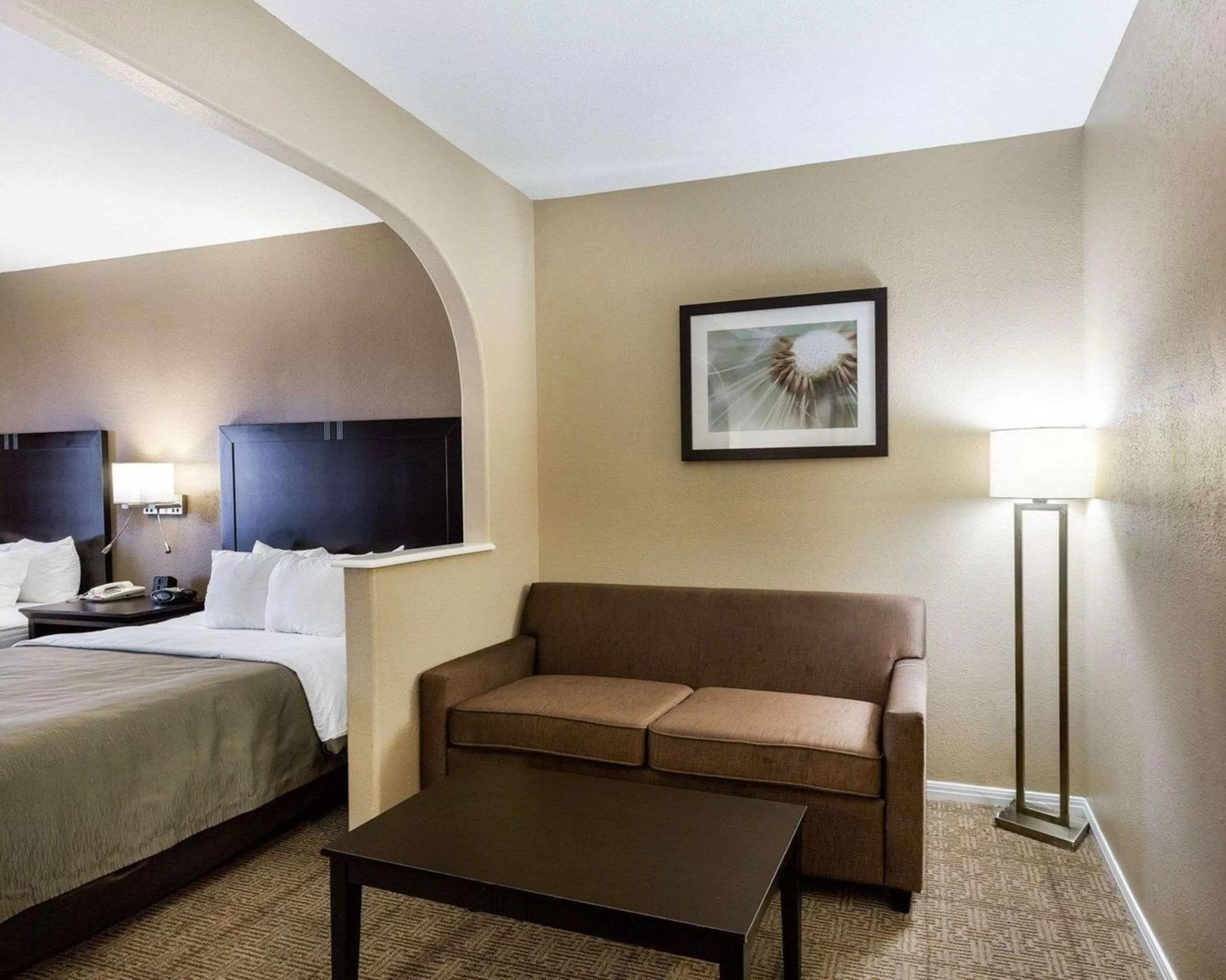 Queen Suite with Two Queen Beds in Quality Suites Houston NW Cy-Fair