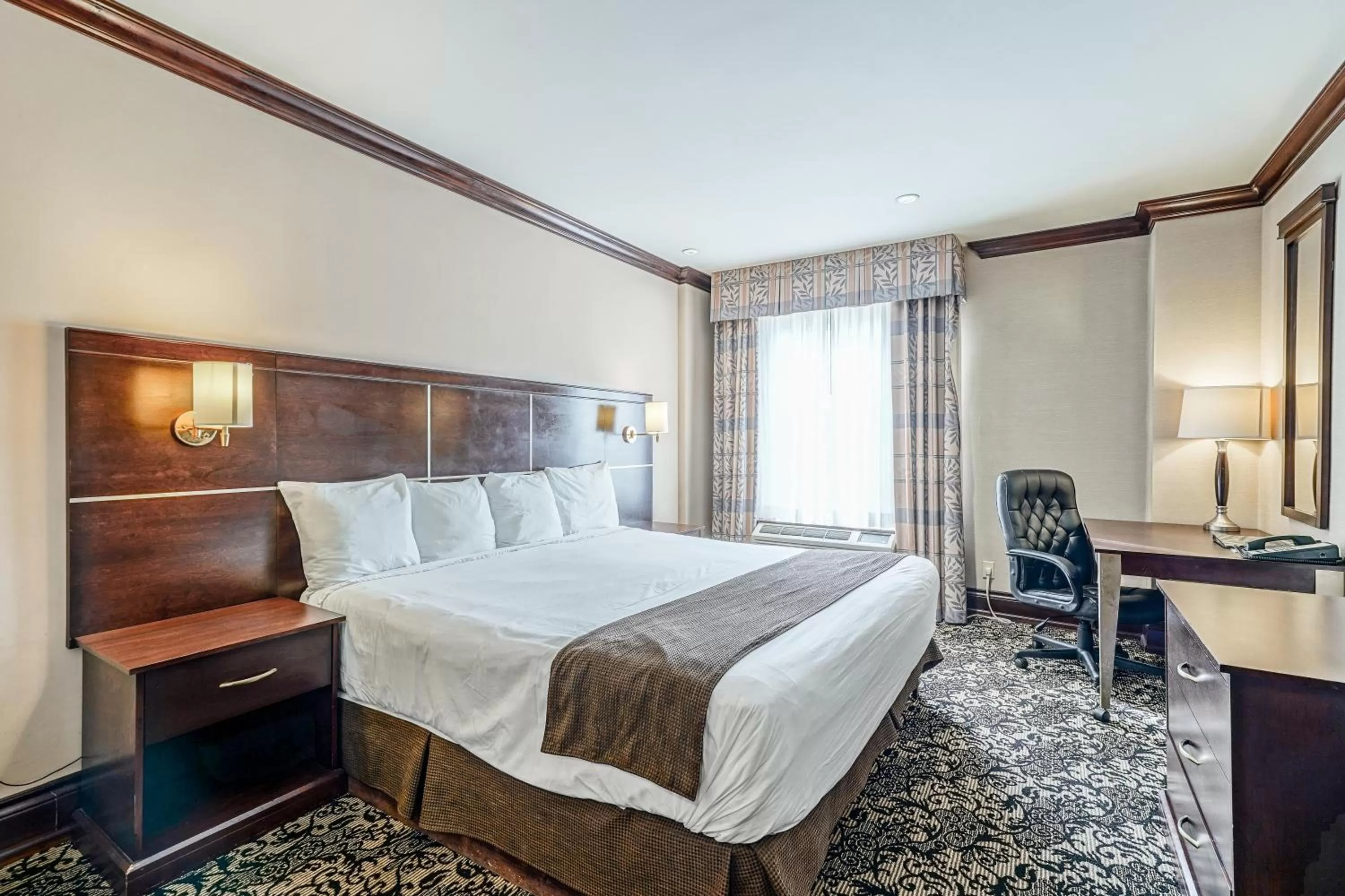 King Room - Disability Access in Woodbine Hotel & Suites