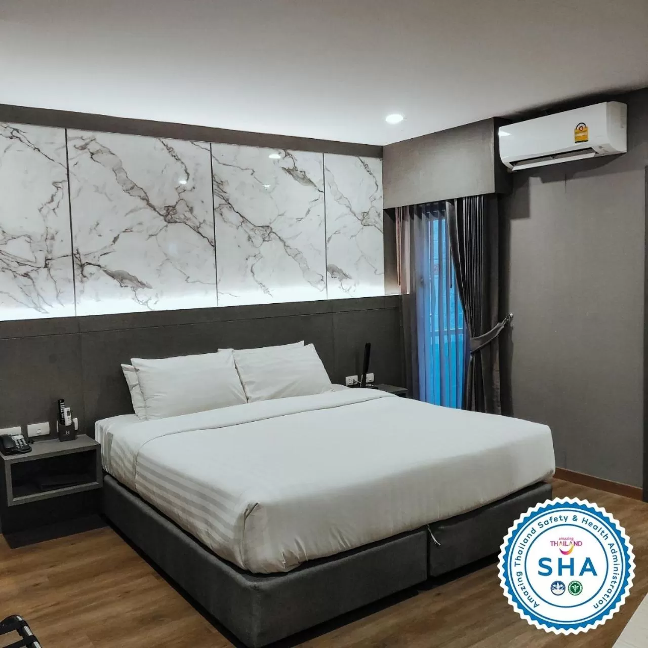 Budget Double Room in Hyde Park Hotel Bangkok