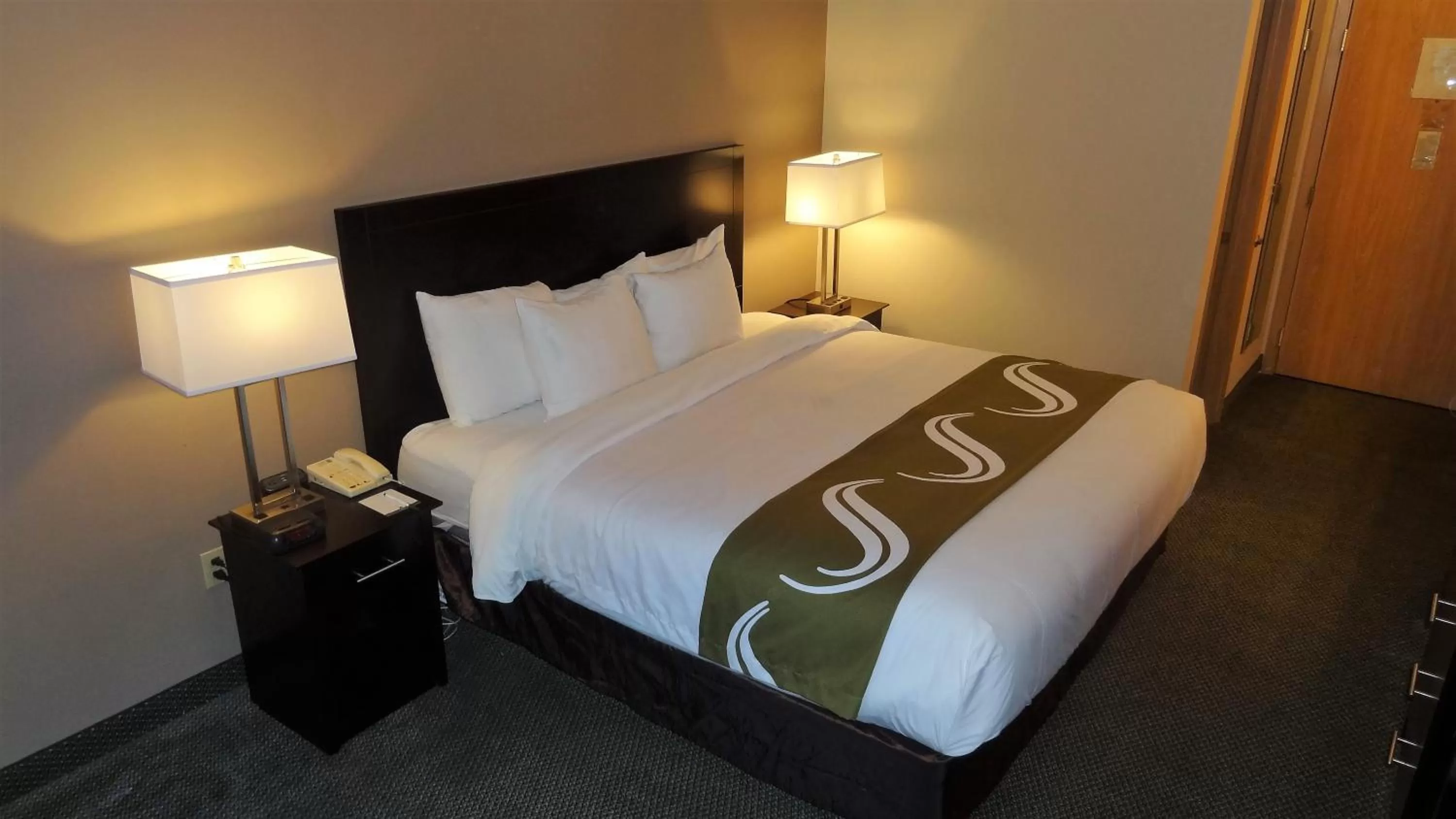 Queen Room - Accessible/Nonsmoking in Quality Inn Tulalip - Marysville