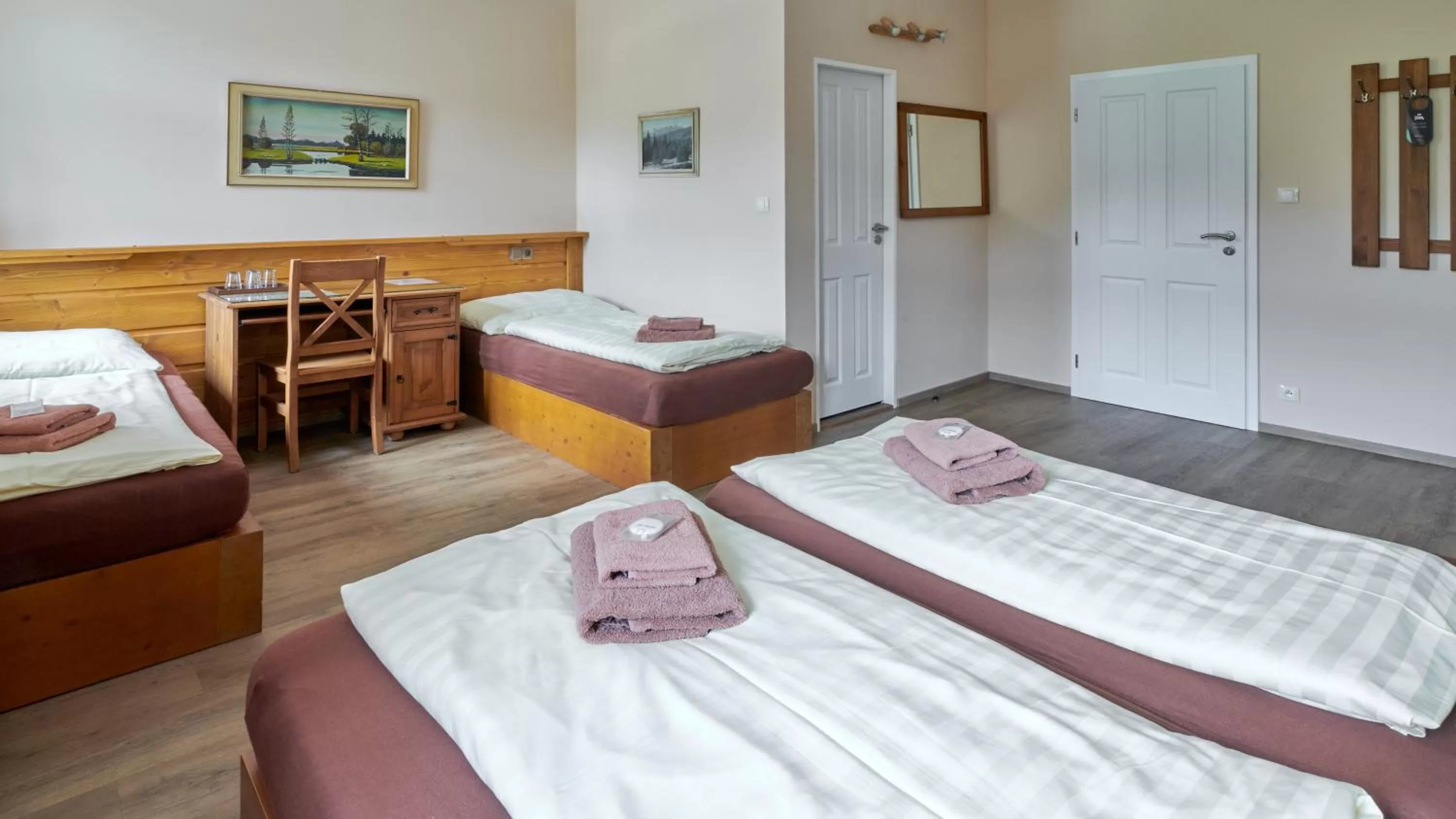 Quadruple Room with Private Bathroom - single occupancy in Relax hotel Valaška