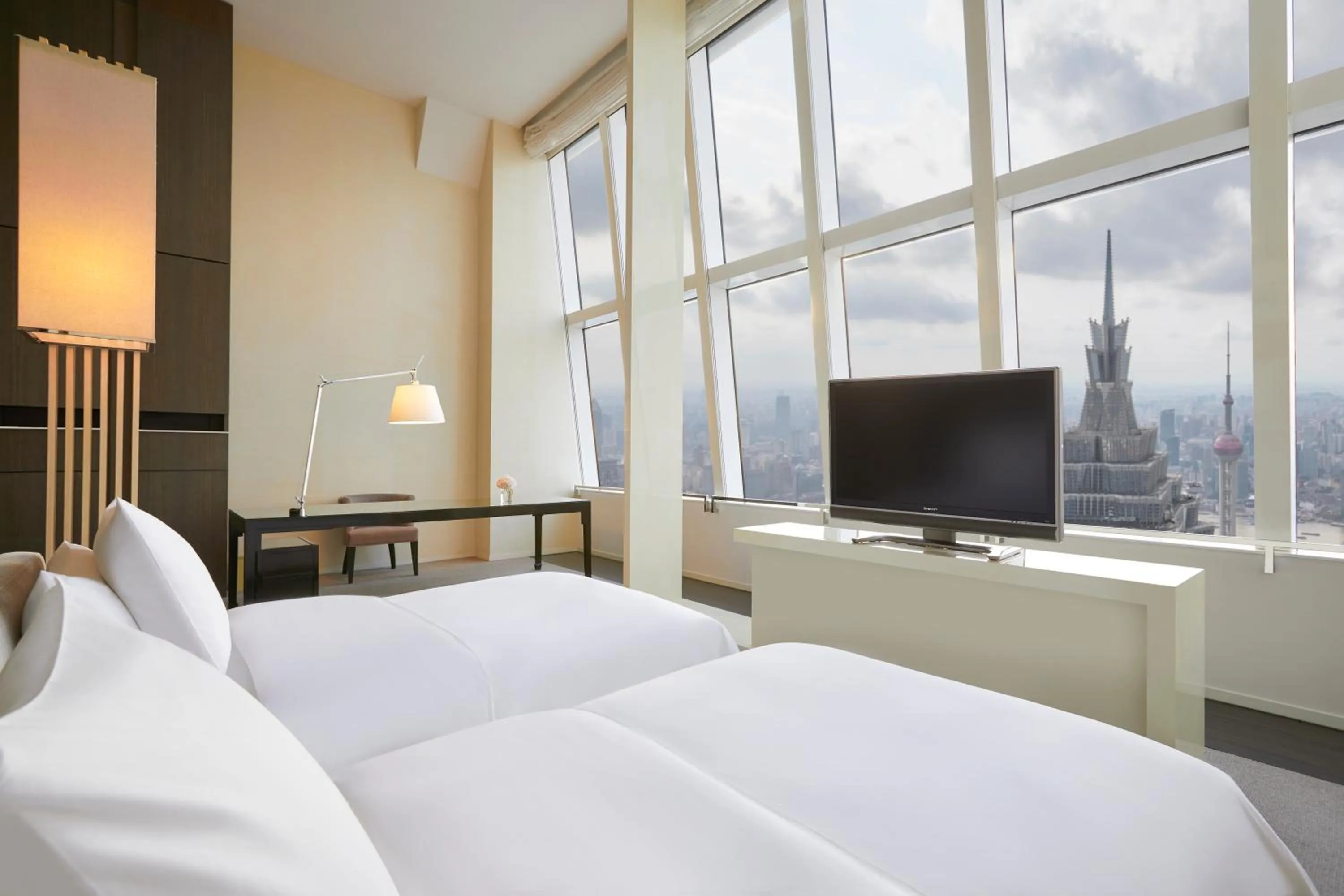 2 Twin Beds with Bund River View Deluxe - single occupancy in Park Hyatt Shanghai